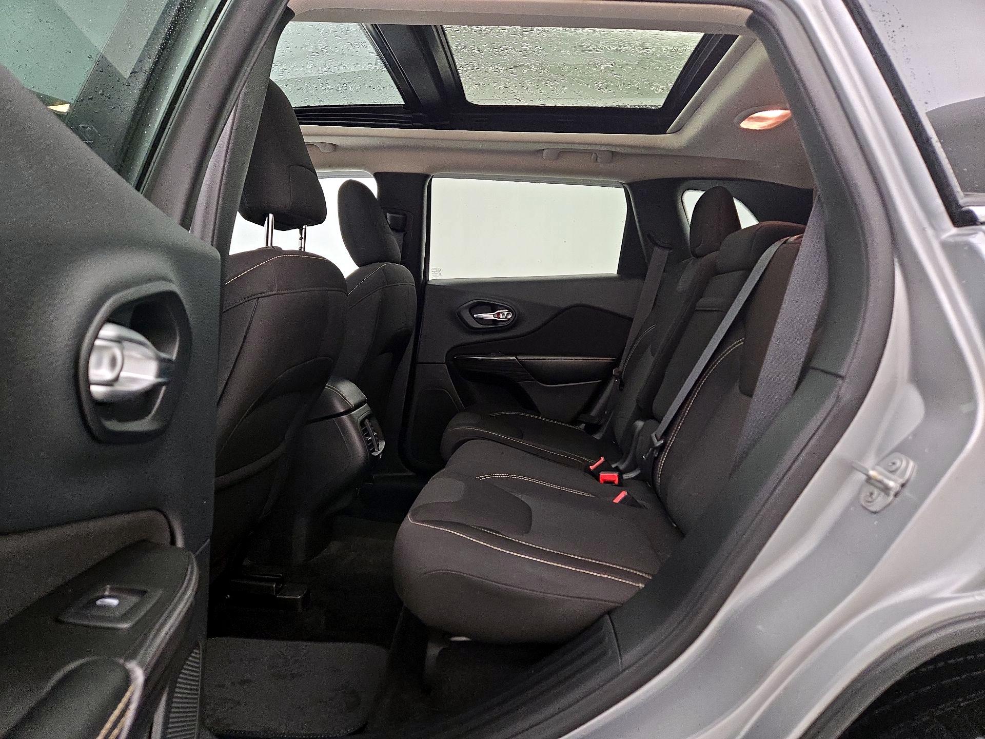 Thumbnail: 2015 Jeep Cherokee - 20