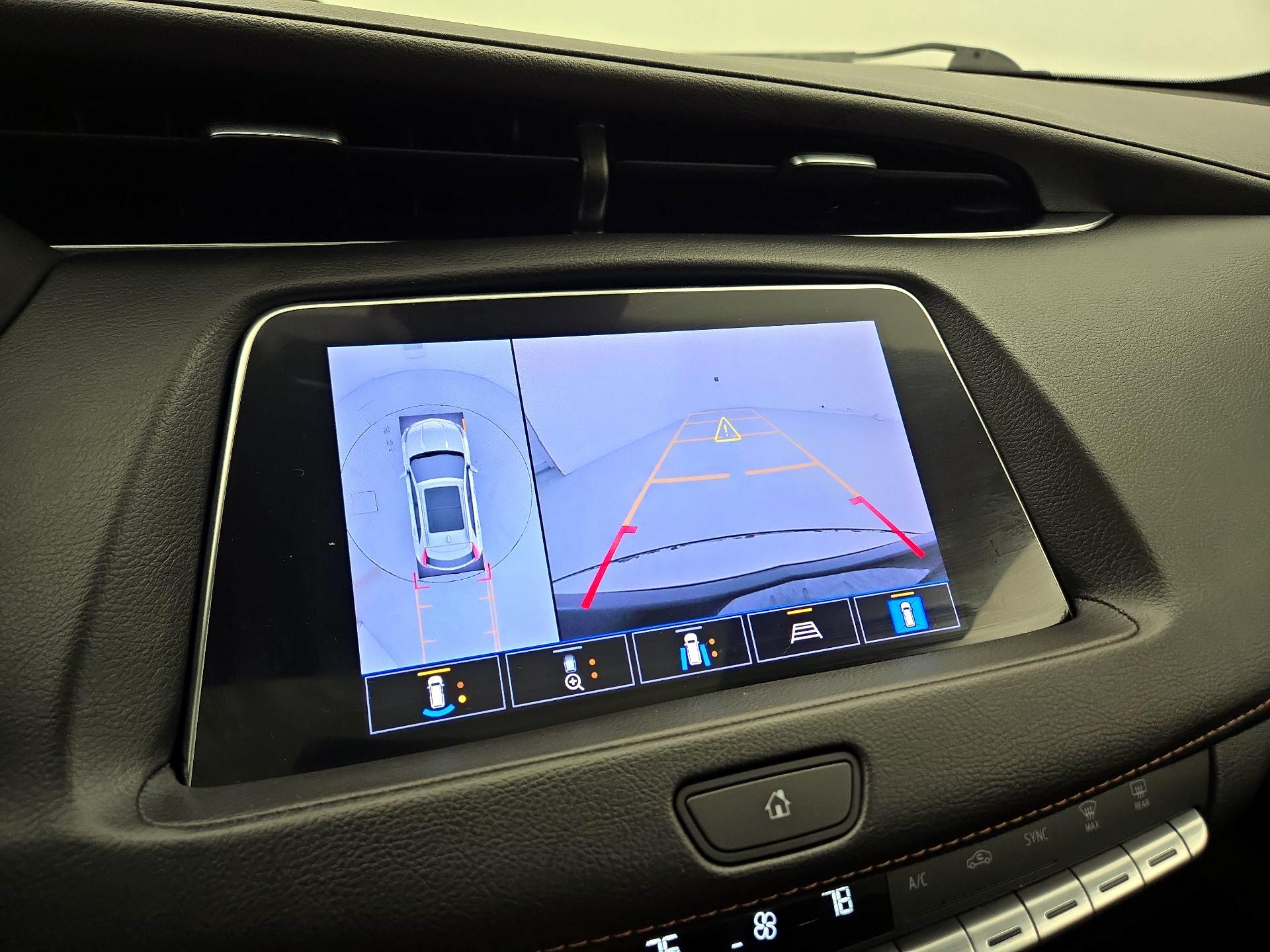 Thumbnail: 2022 Cadillac XT4 - 14