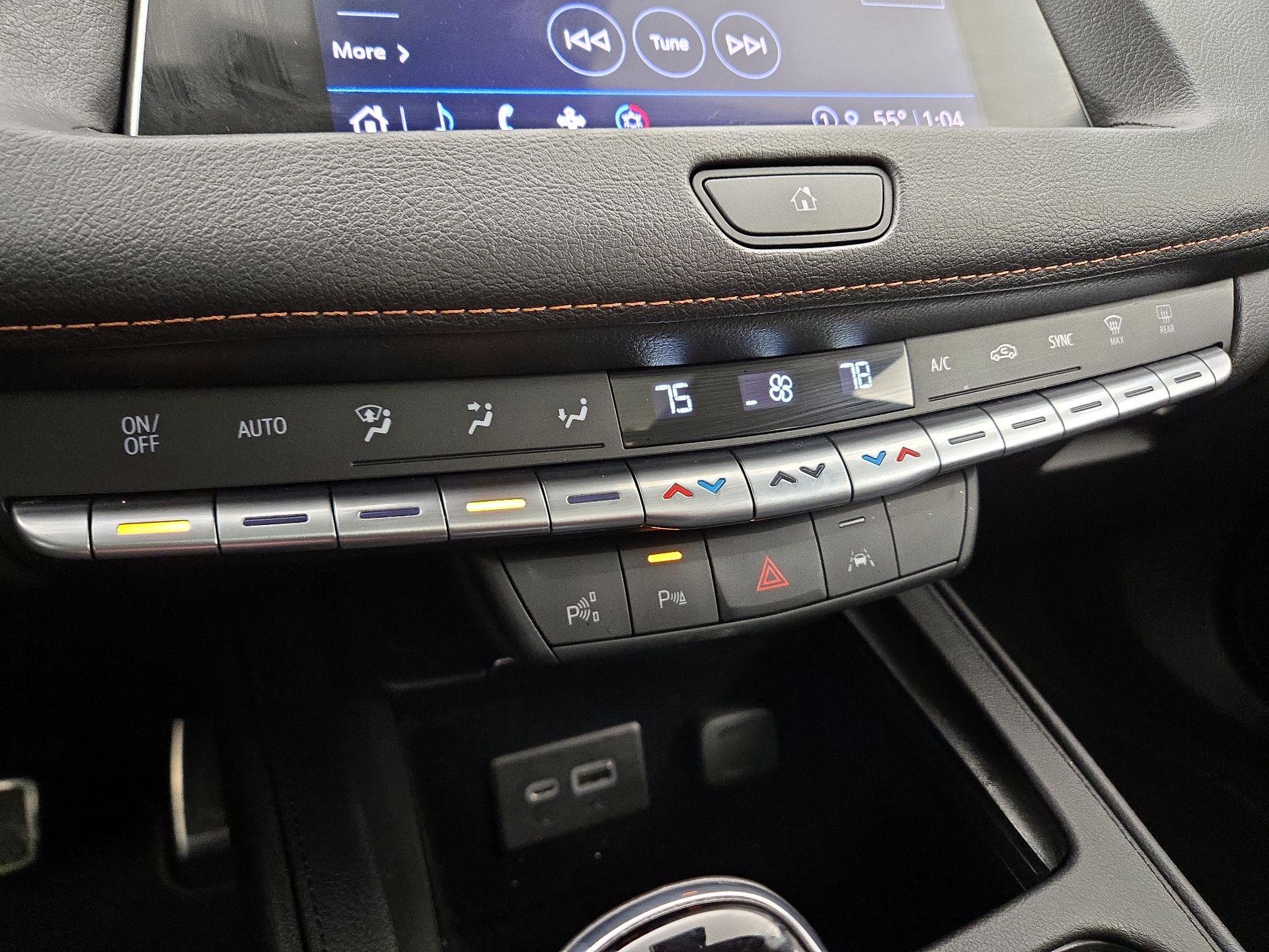 Thumbnail: 2022 Cadillac XT4 - 16