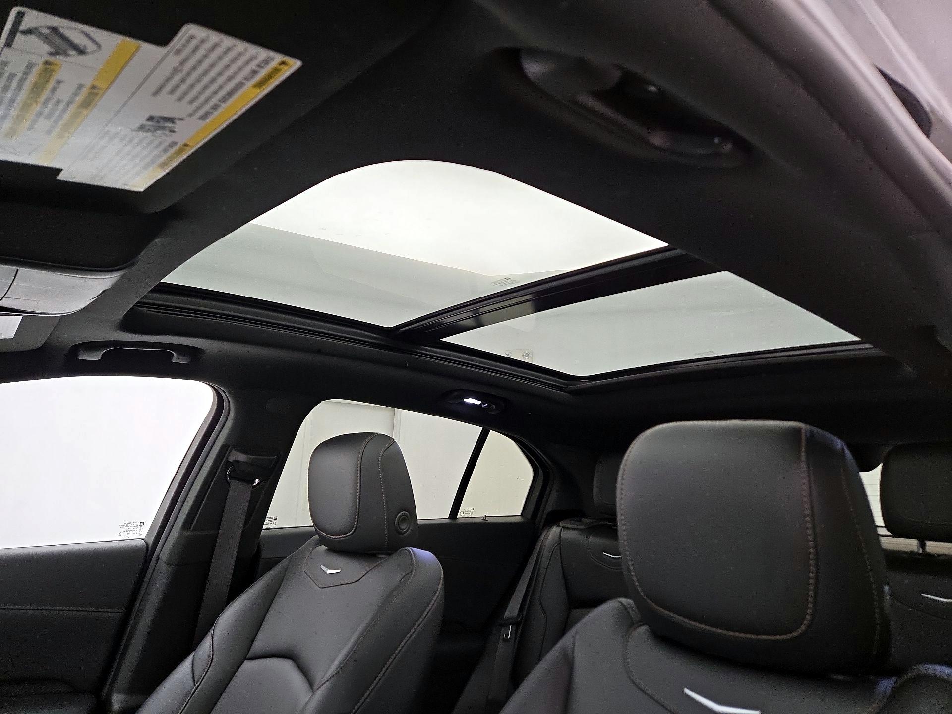 Thumbnail: 2022 Cadillac XT4 - 19