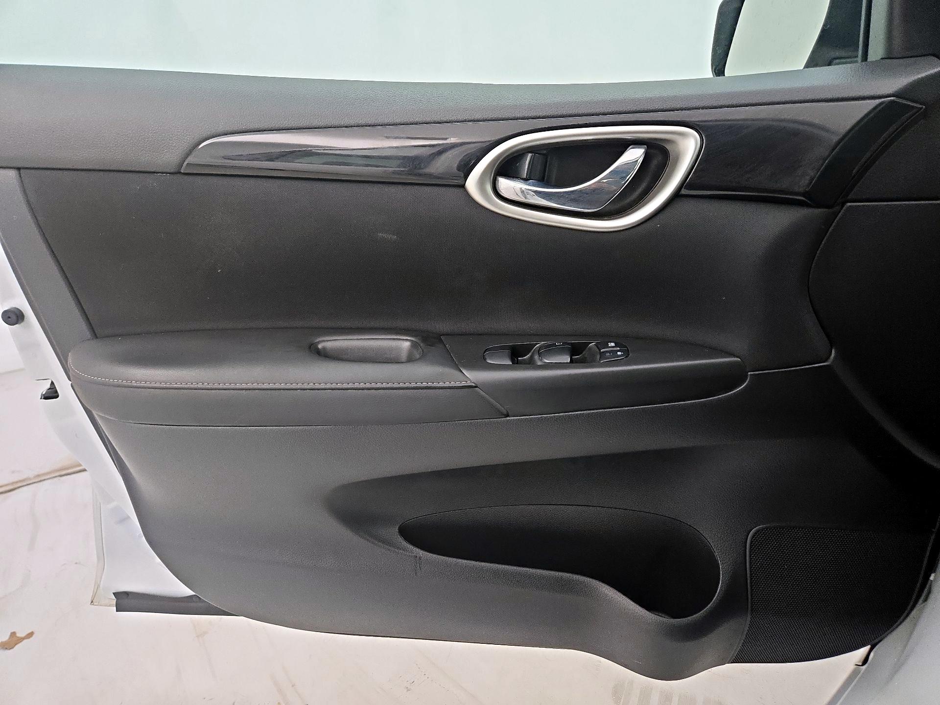 Thumbnail: 2019 Nissan Sentra - 12