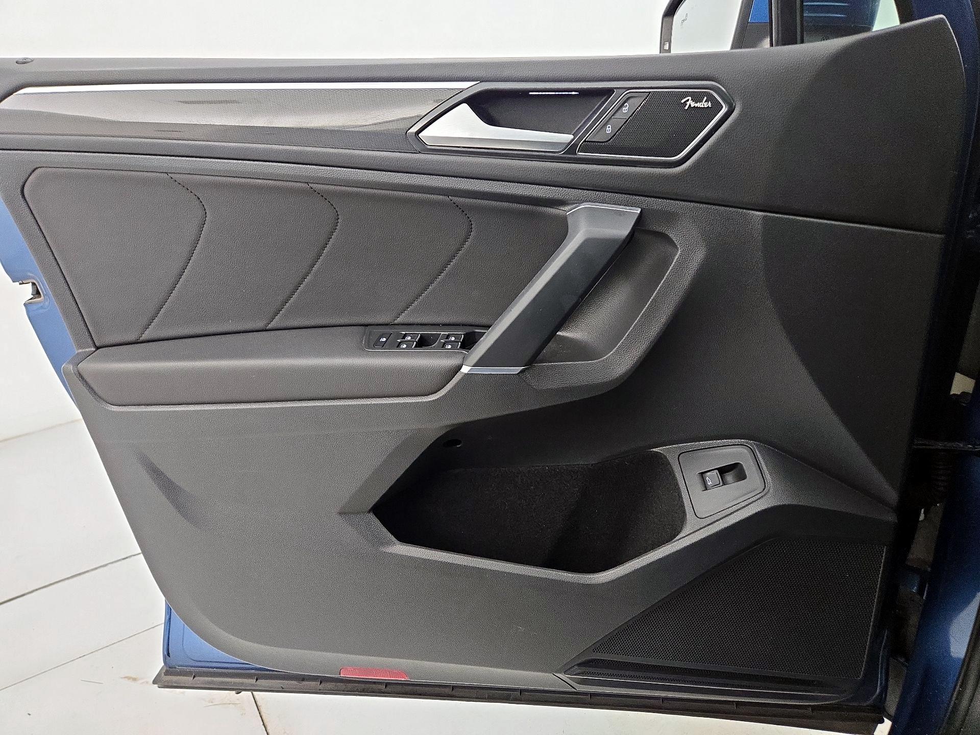 Thumbnail: 2018 Volkswagen Tiguan - 12