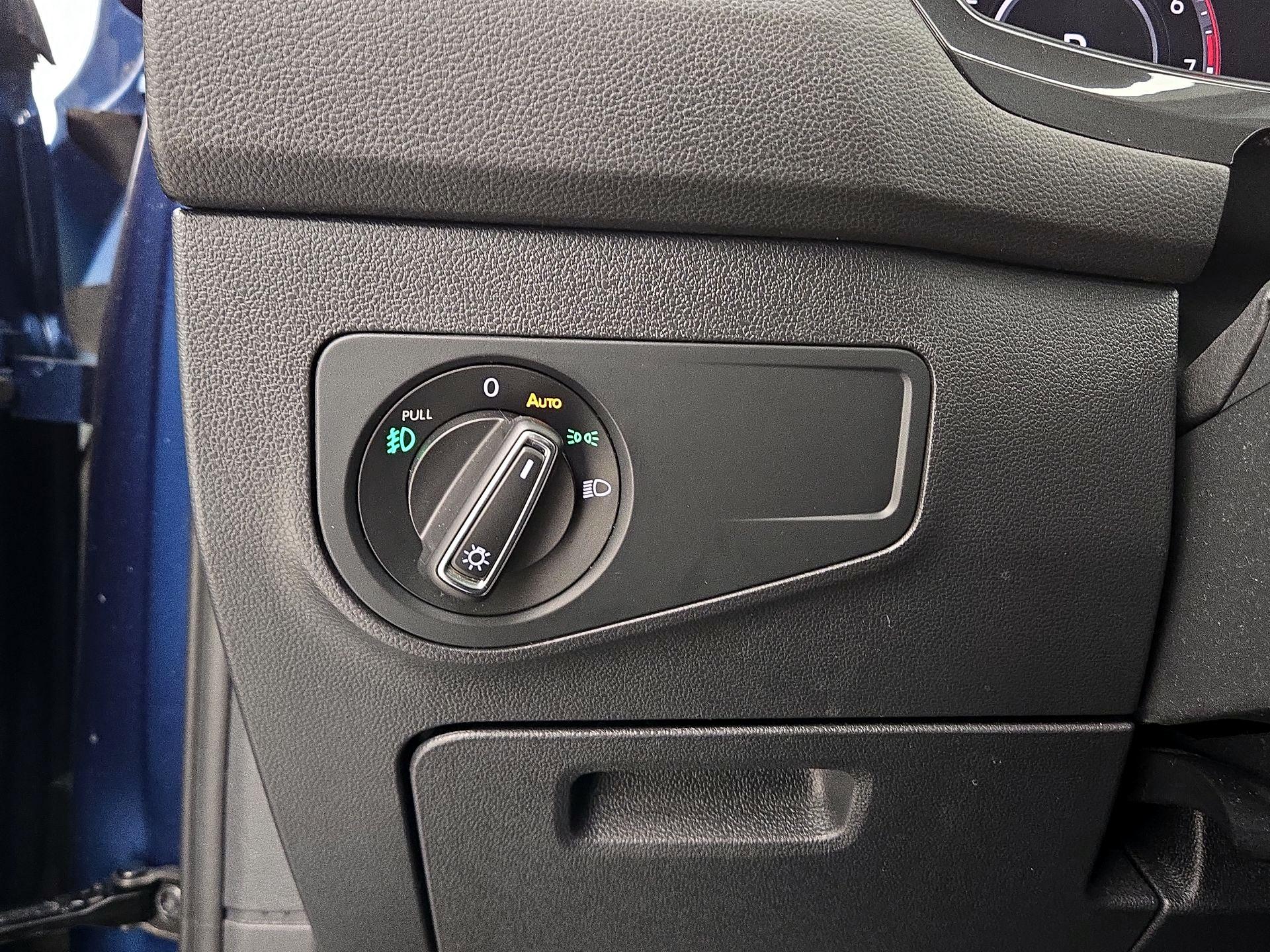 Thumbnail: 2018 Volkswagen Tiguan - 13