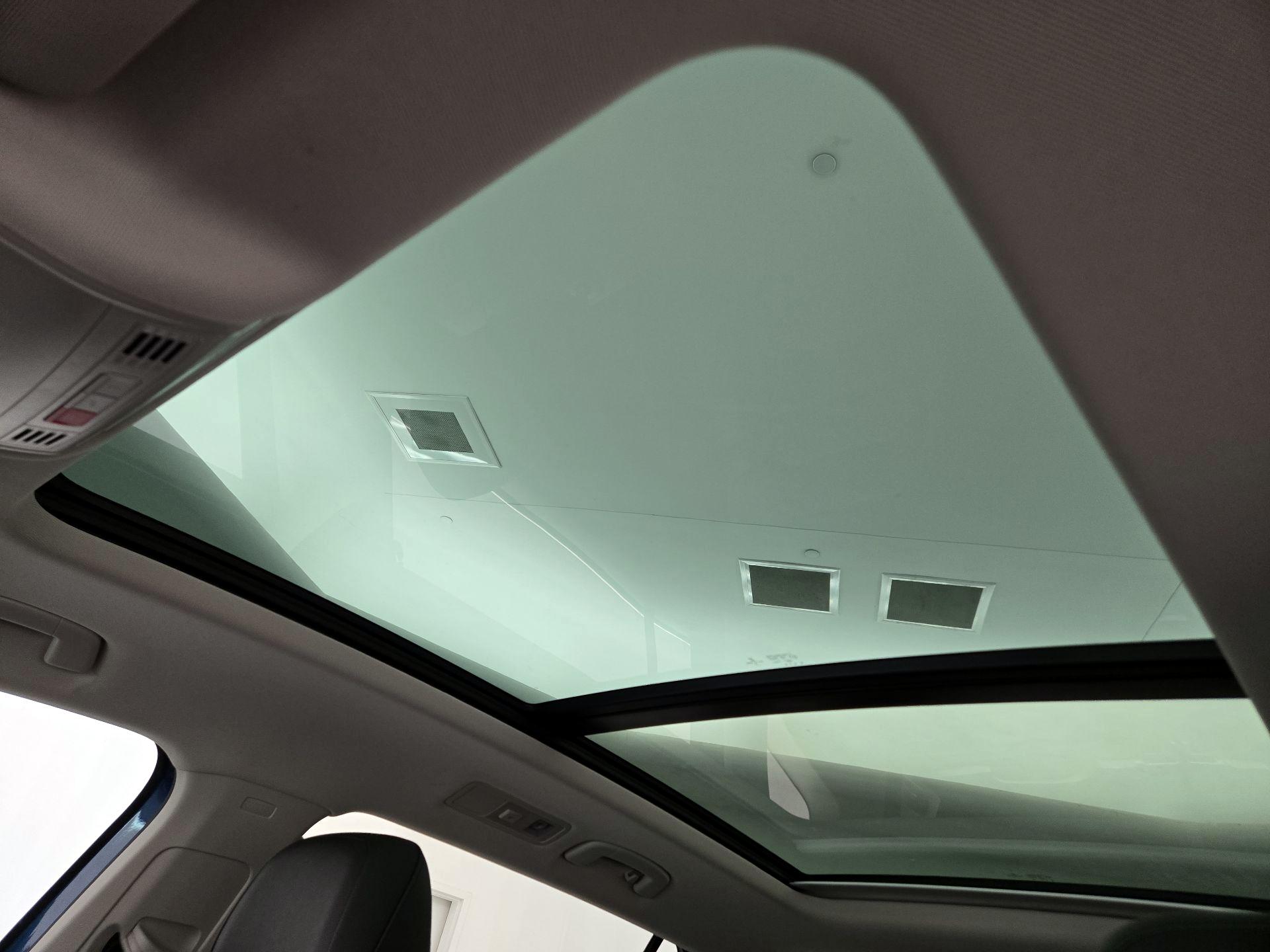 Thumbnail: 2018 Volkswagen Tiguan - 19