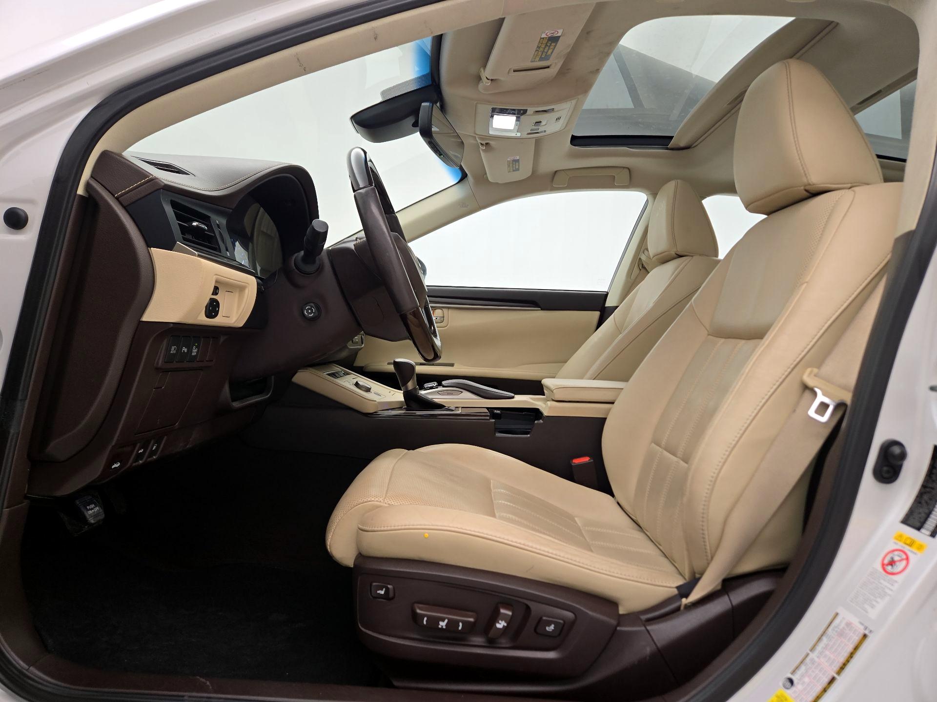 Thumbnail: 2017 Lexus ES - 11