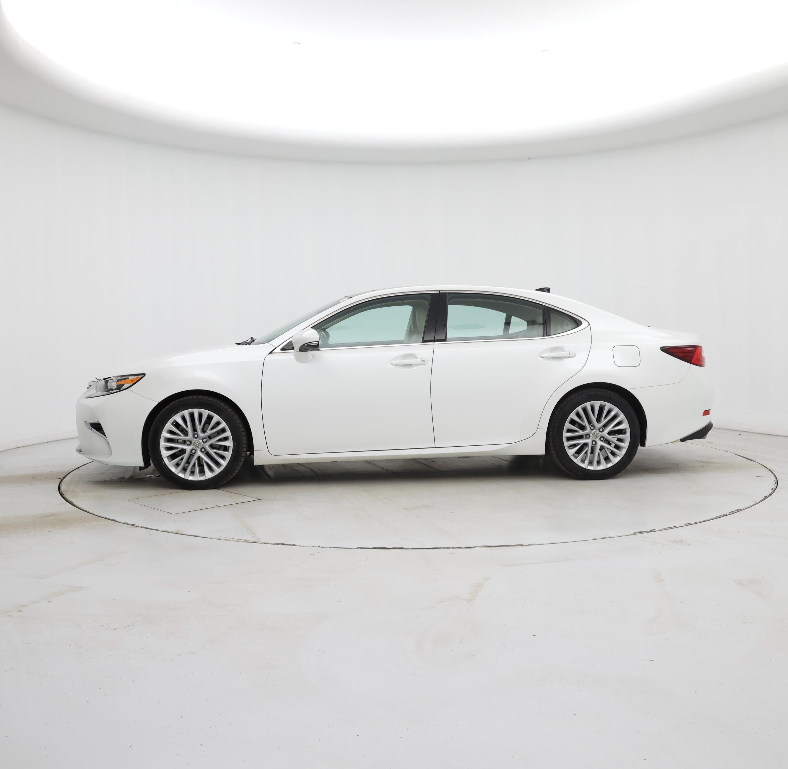 Thumbnail: 2017 Lexus ES - 3