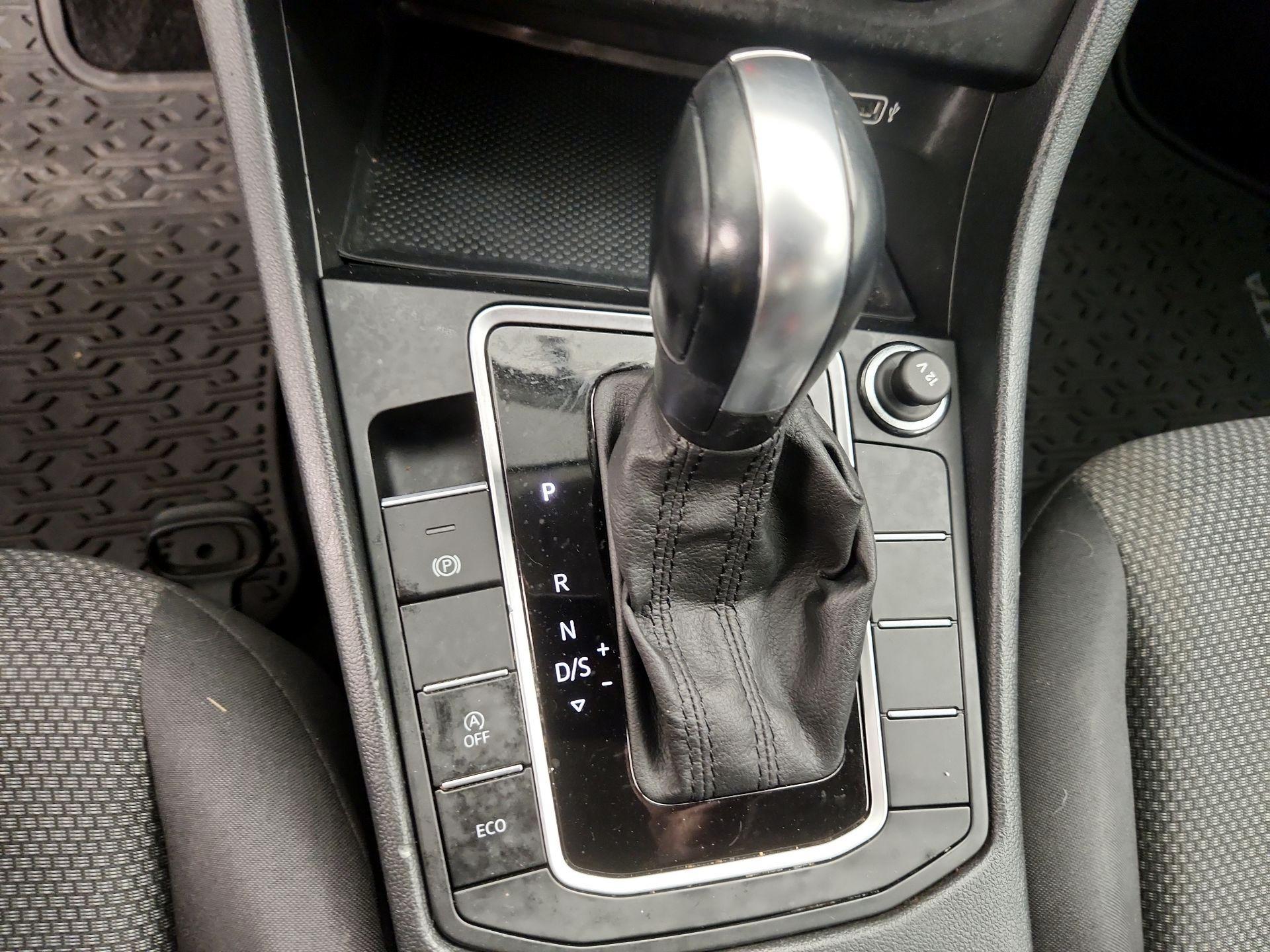 Thumbnail: 2019 Volkswagen Jetta - 17