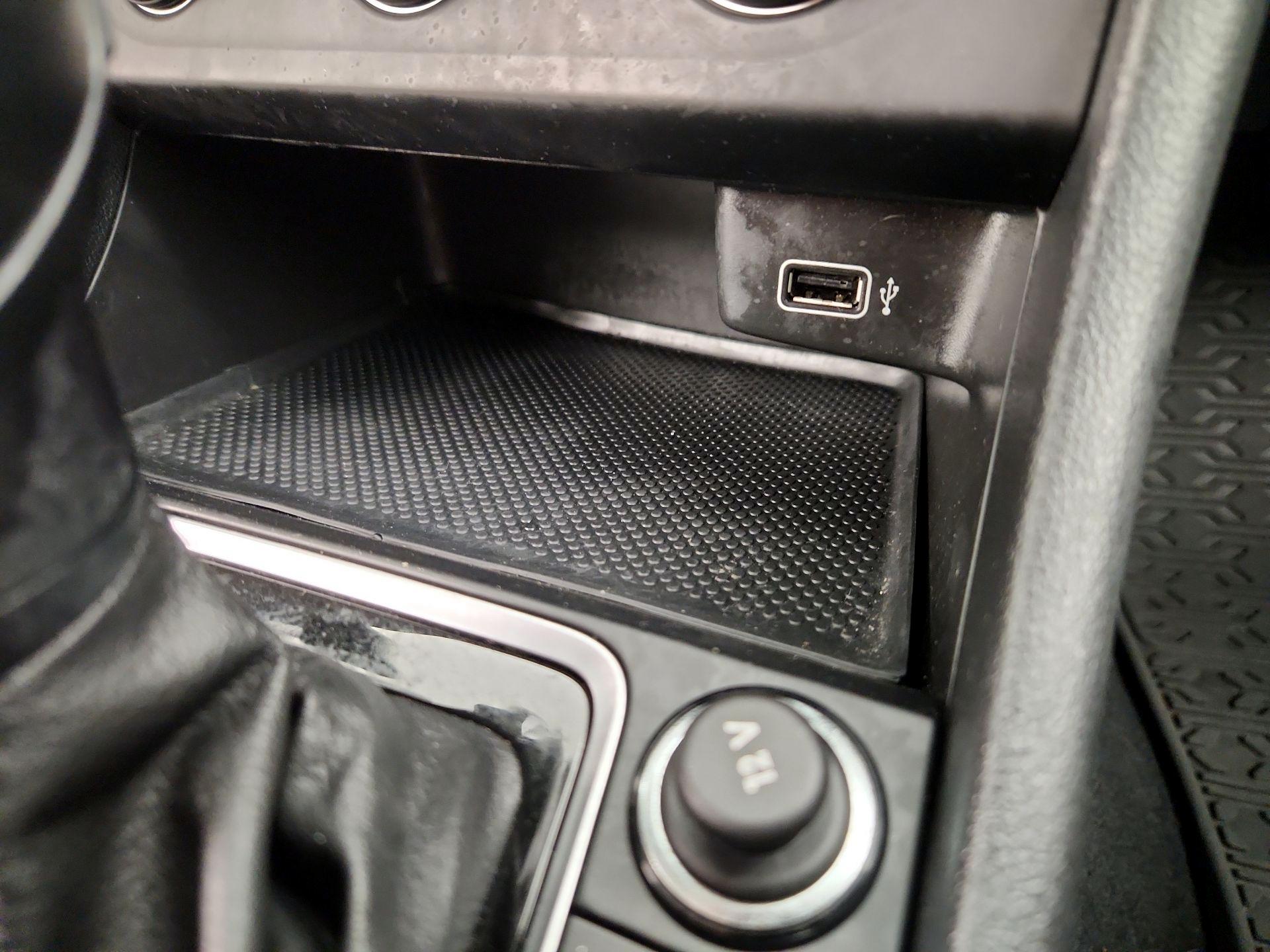 Thumbnail: 2019 Volkswagen Jetta - 18