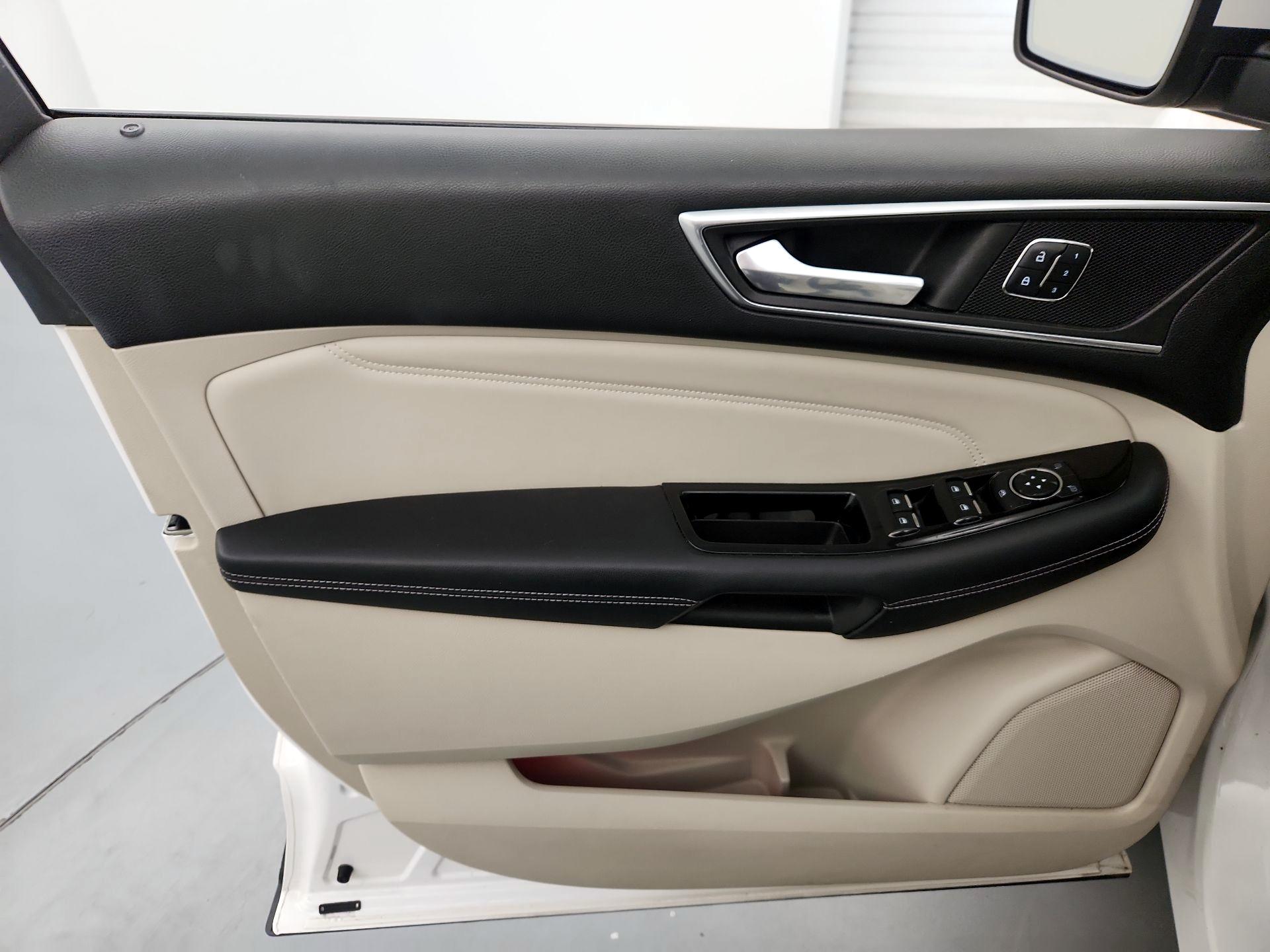 Thumbnail: 2015 Ford Edge - 12