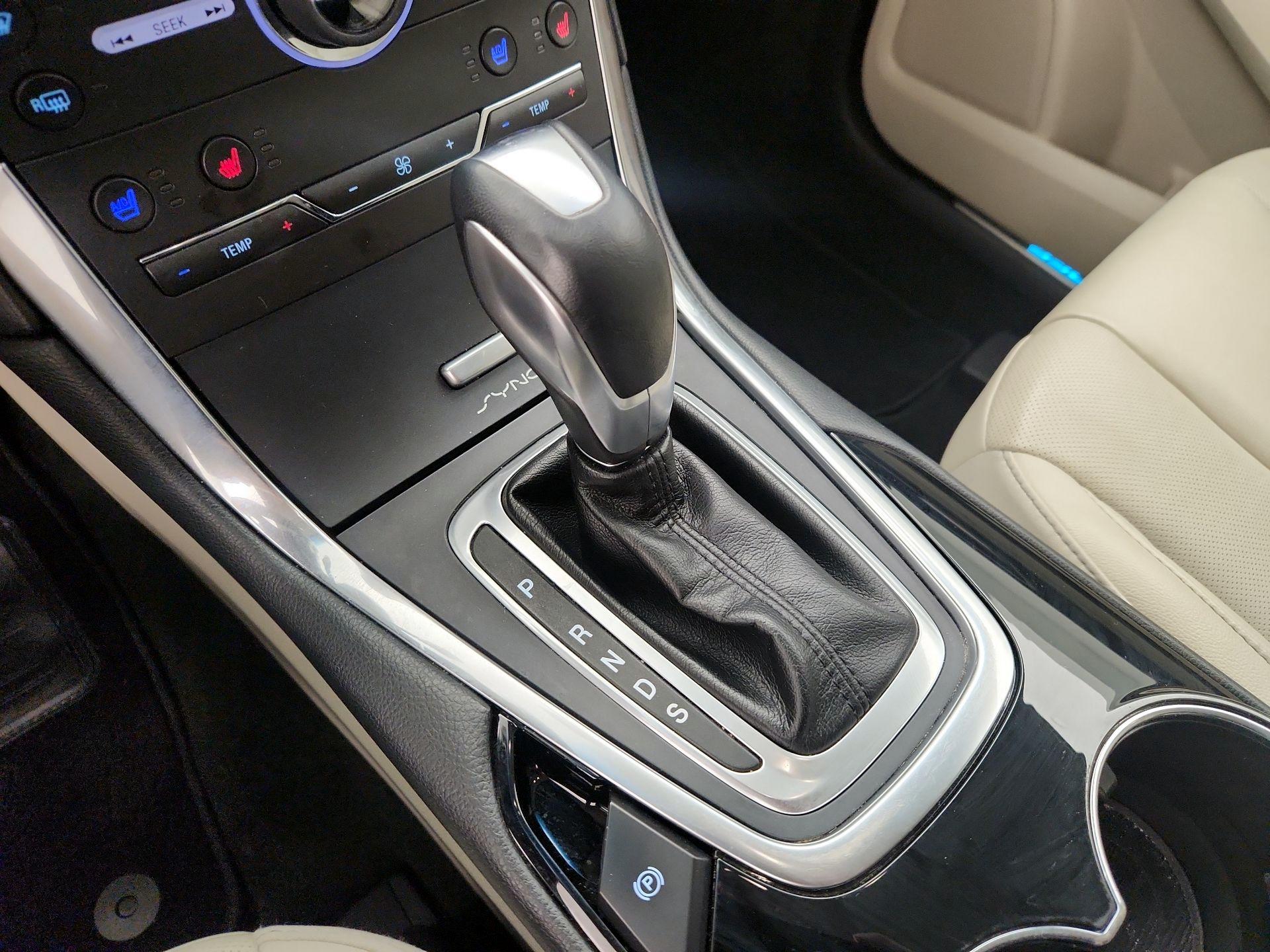 Thumbnail: 2015 Ford Edge - 17