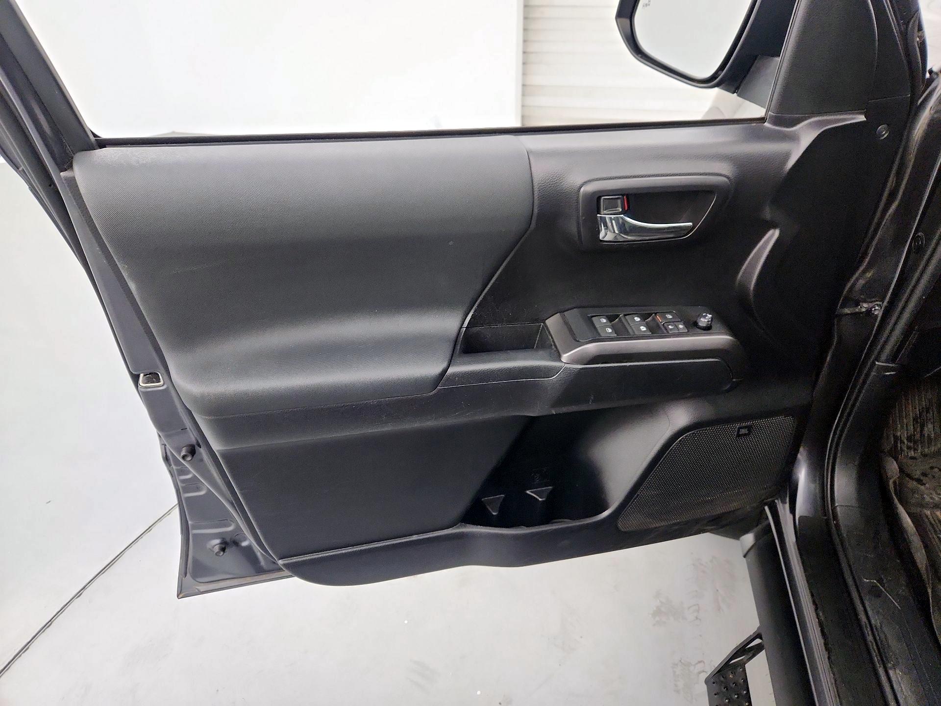 Thumbnail: 2021 Toyota Tacoma - 12