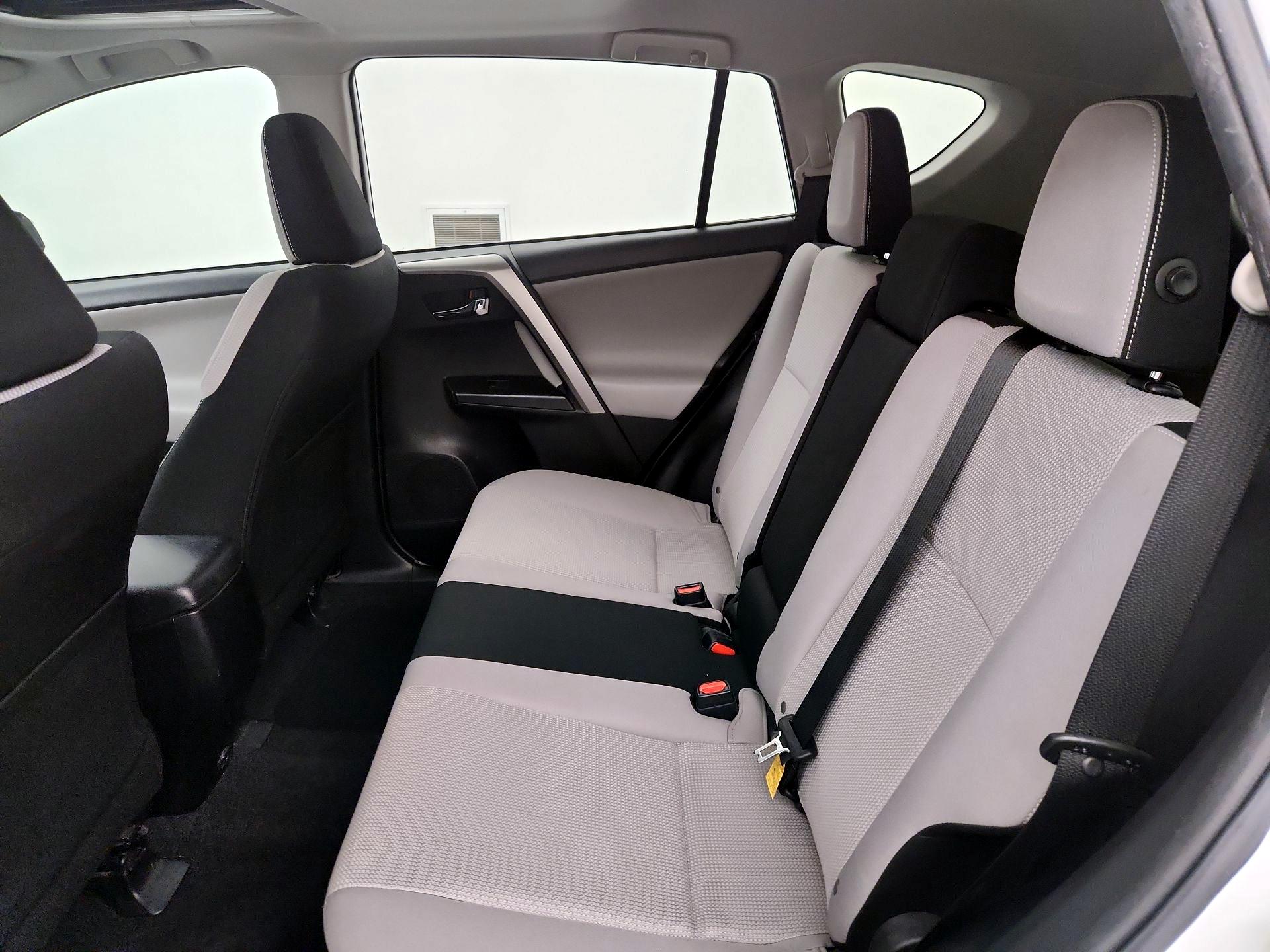 Thumbnail: 2017 Toyota RAV4 - 20