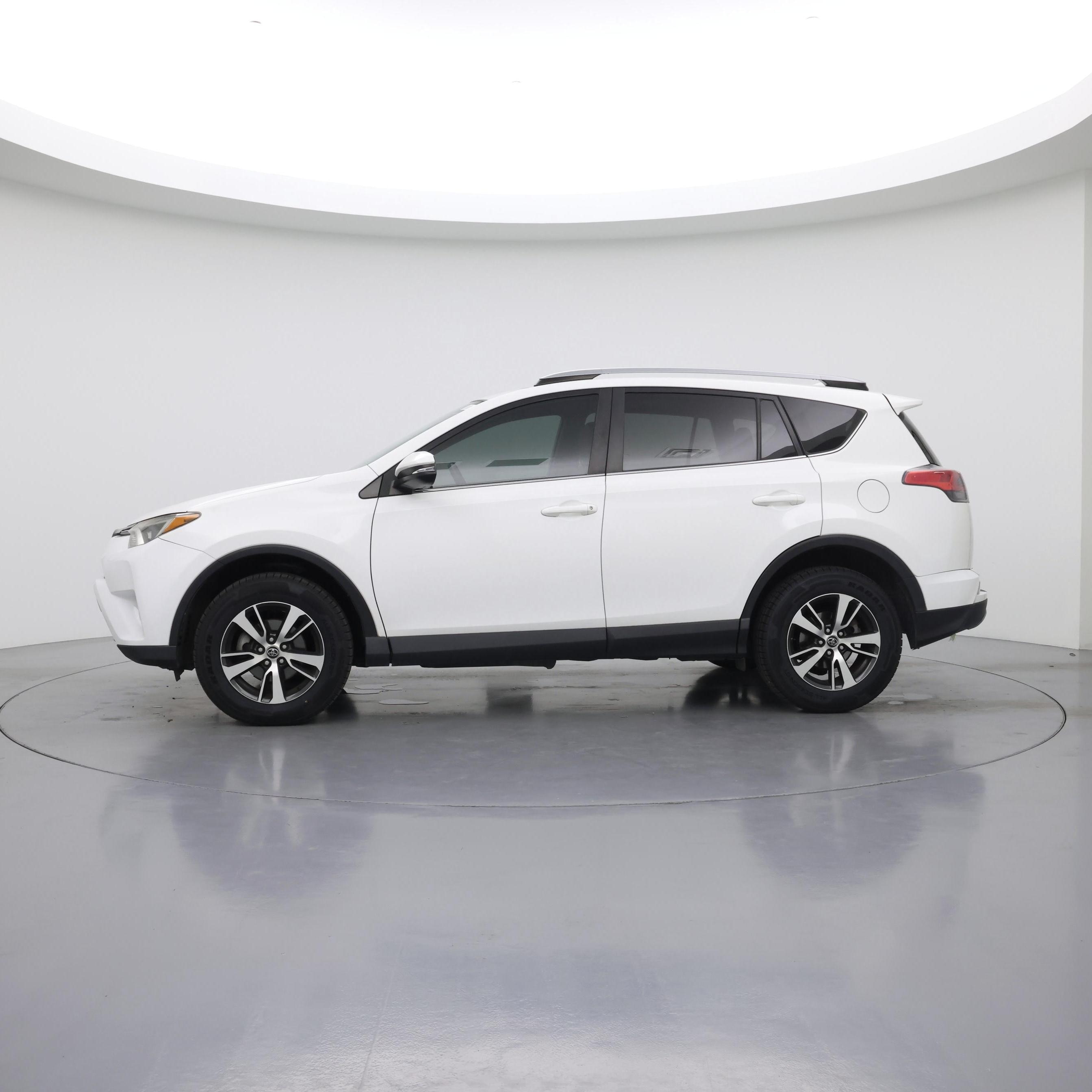 Thumbnail: 2017 Toyota RAV4 - 3