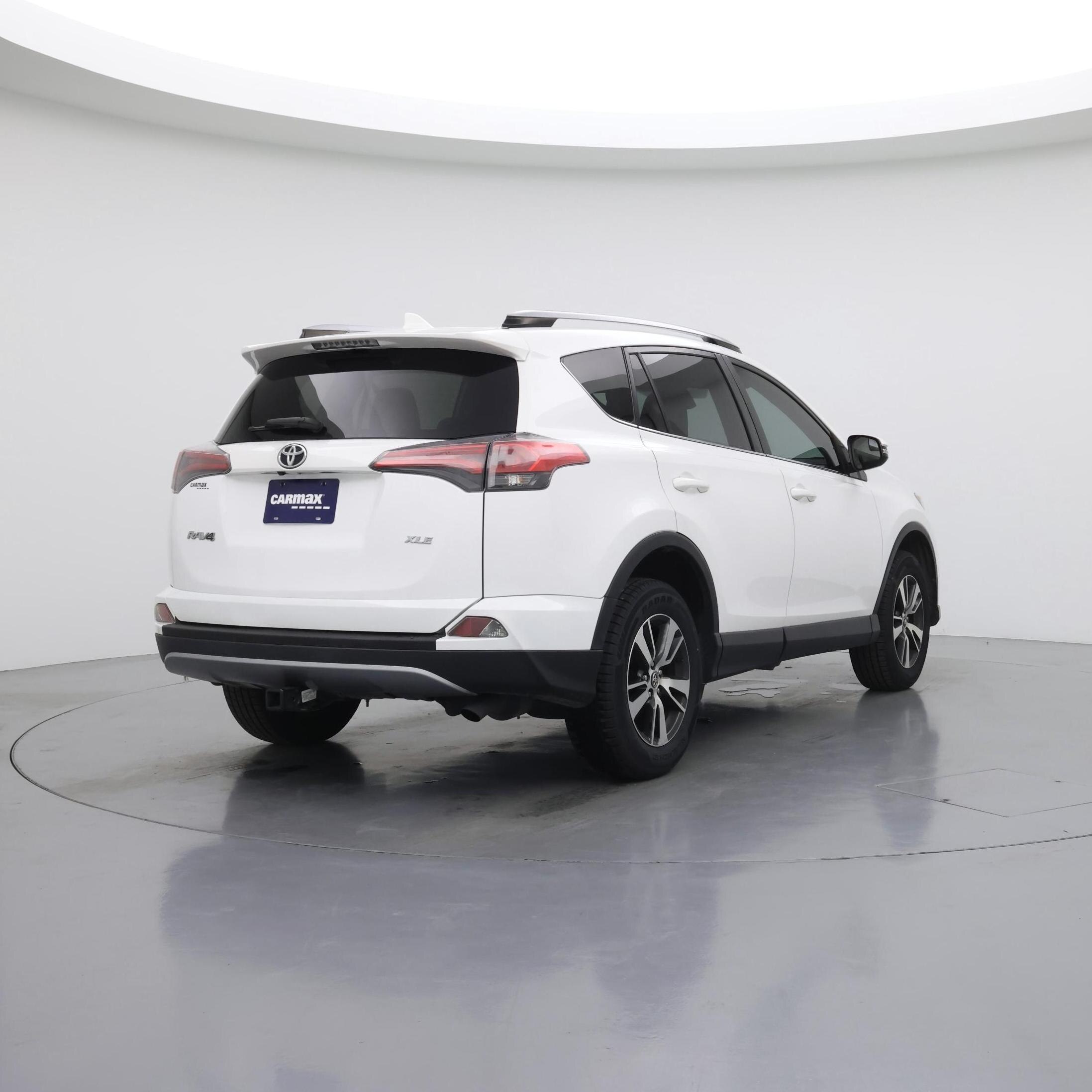 Thumbnail: 2017 Toyota RAV4 - 8