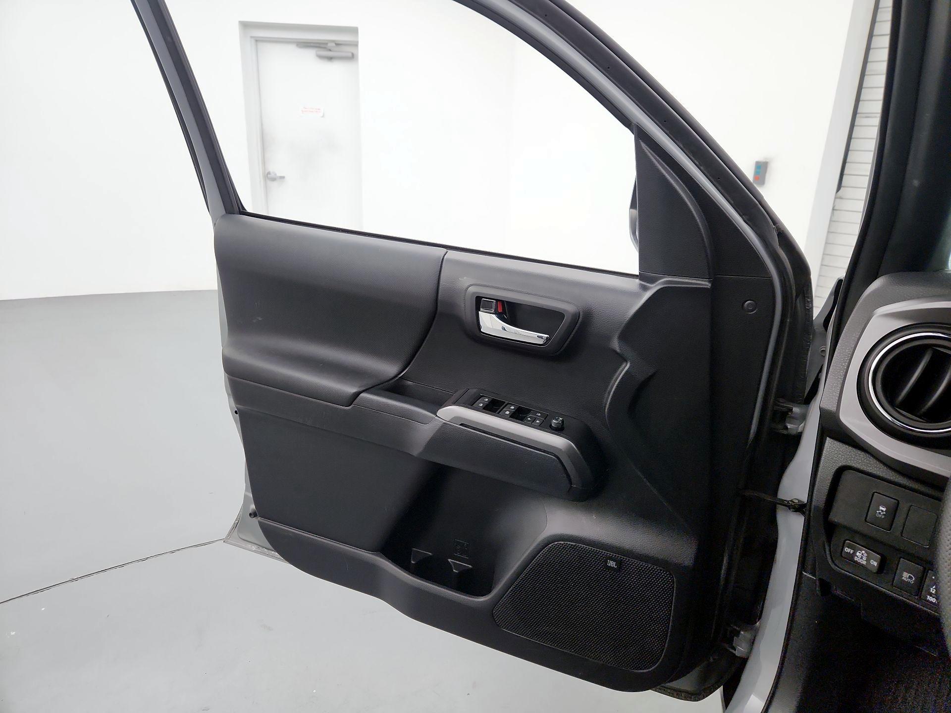 Thumbnail: 2021 Toyota Tacoma - 12