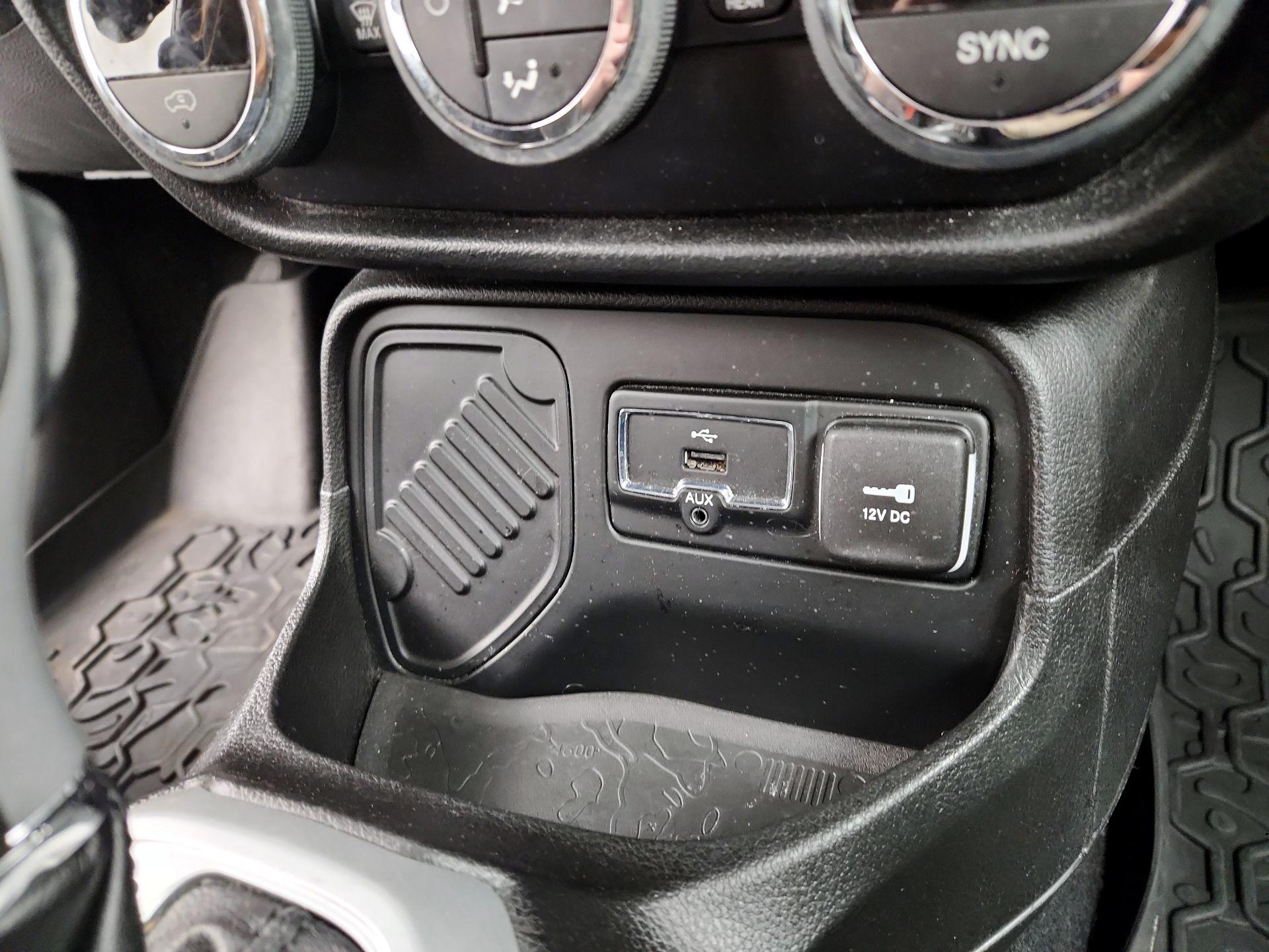 Thumbnail: 2015 Jeep Renegade - 18