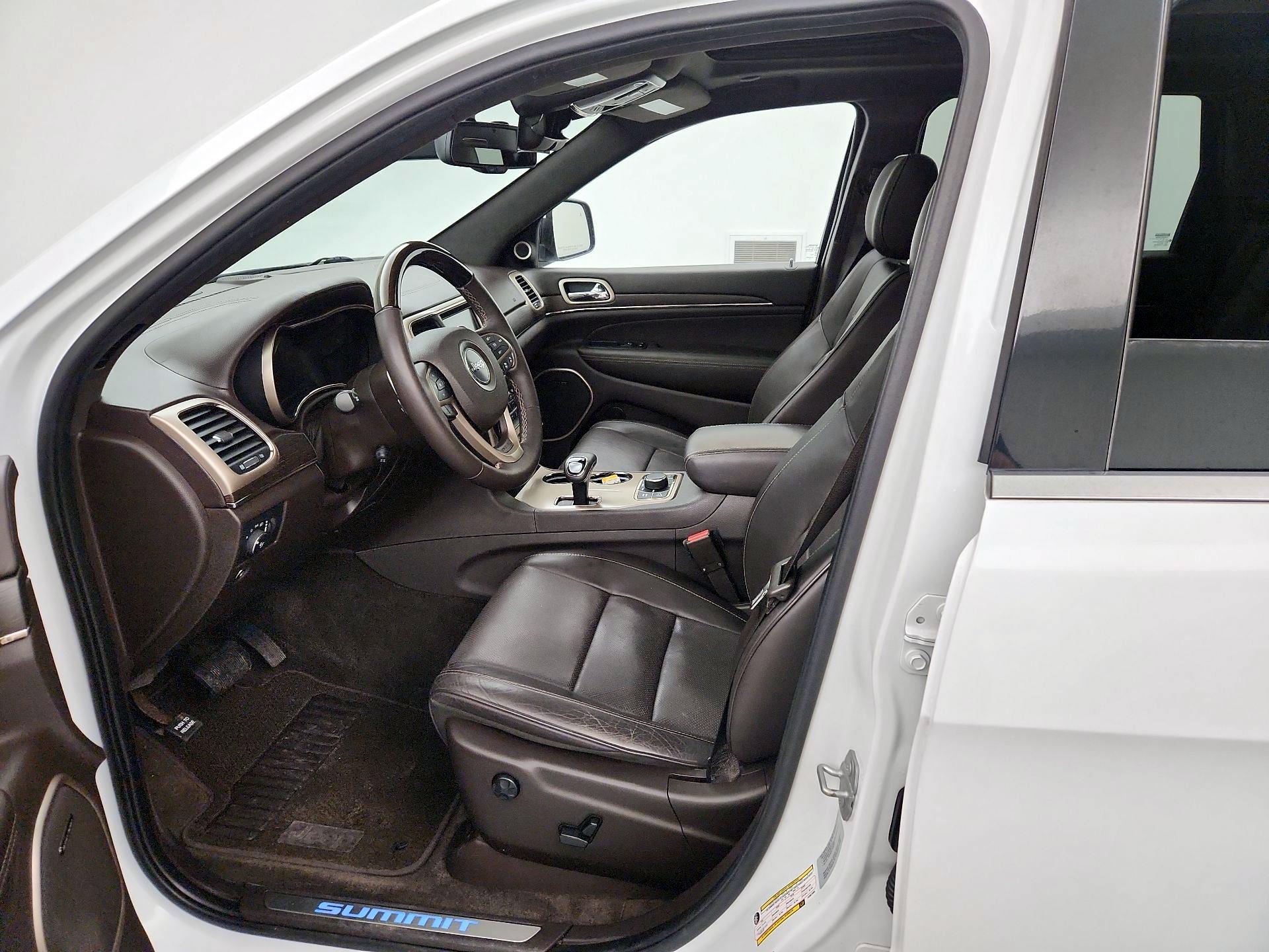 Thumbnail: 2015 Jeep Grand Cherokee - 11