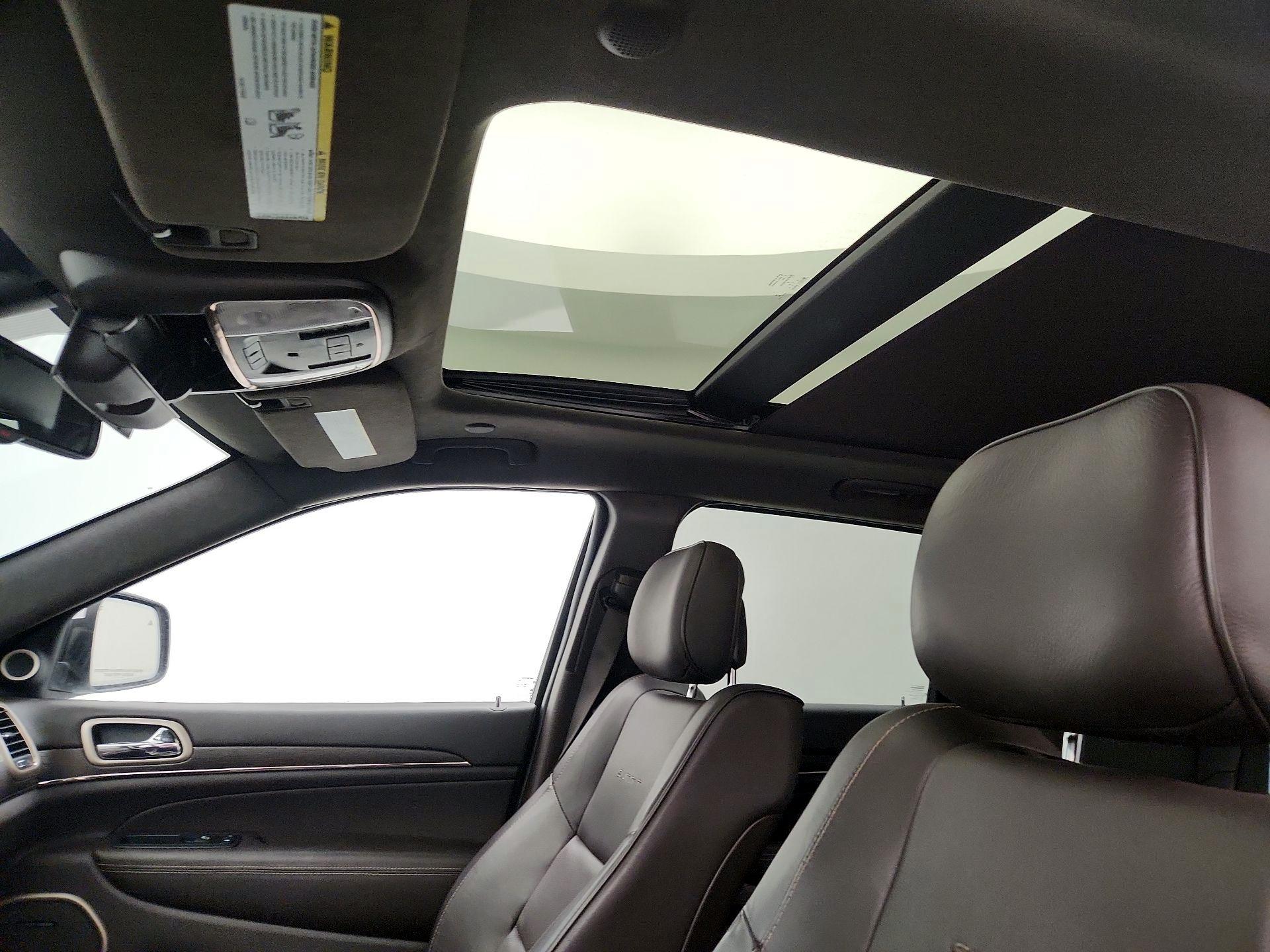 Thumbnail: 2015 Jeep Grand Cherokee - 20