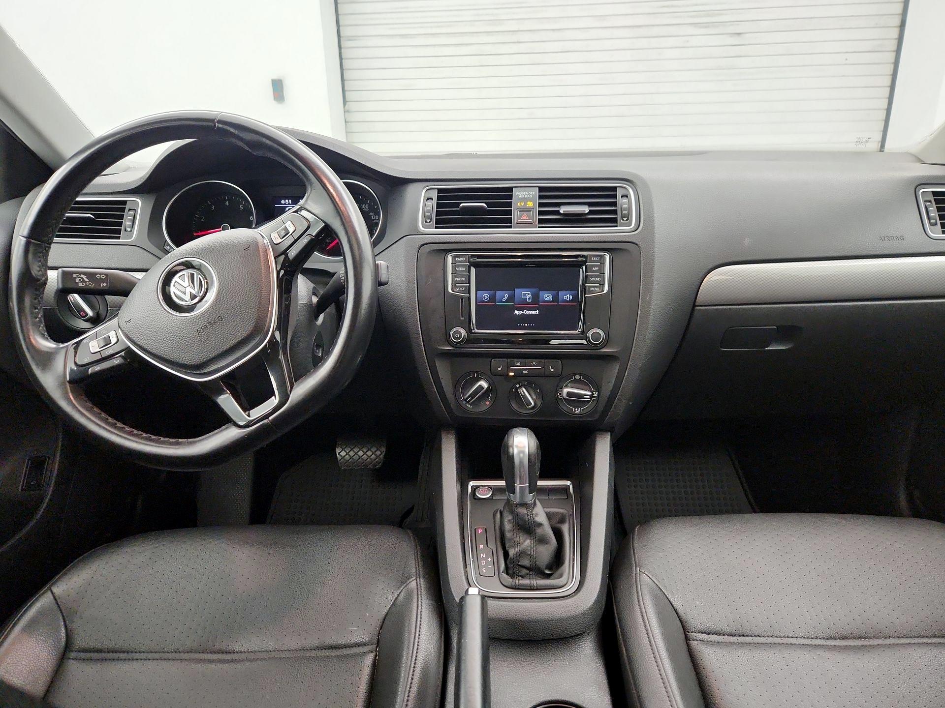 Thumbnail: 2017 Volkswagen Jetta - 9