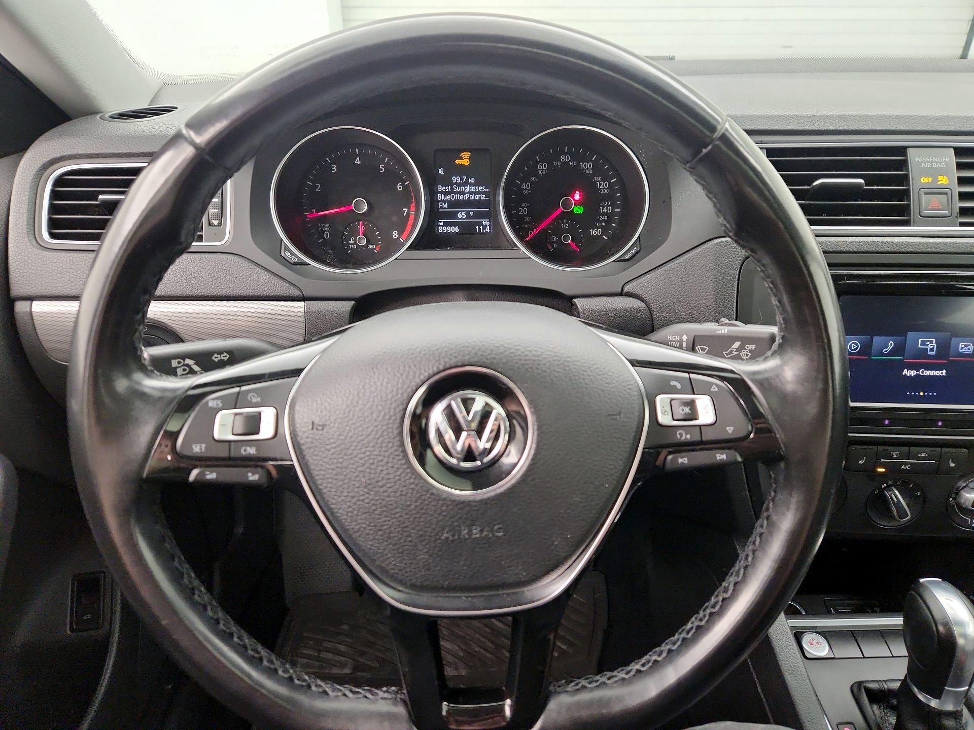 Thumbnail: 2017 Volkswagen Jetta - 10