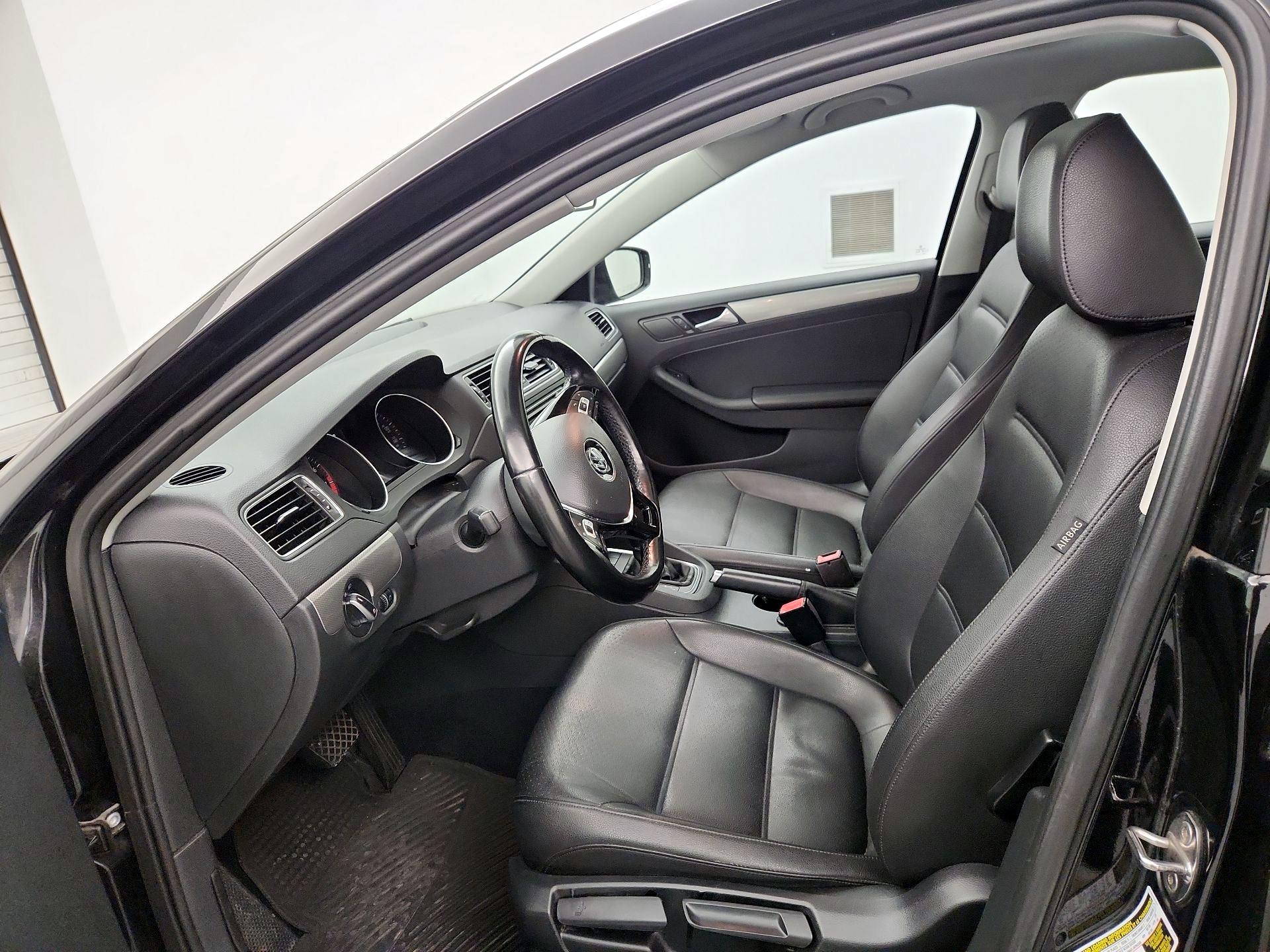 Thumbnail: 2017 Volkswagen Jetta - 11