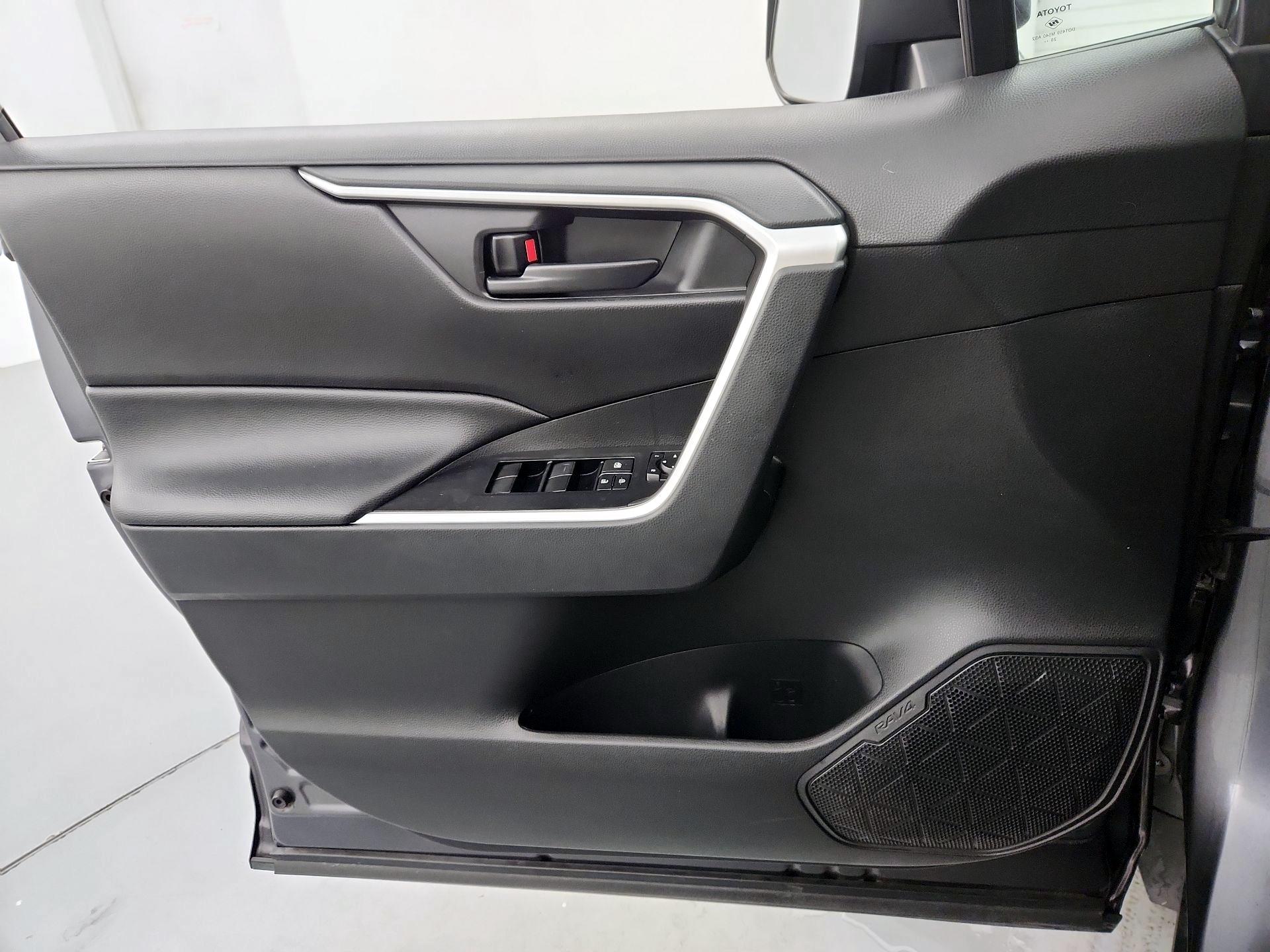 Thumbnail: 2021 Toyota RAV4 - 12