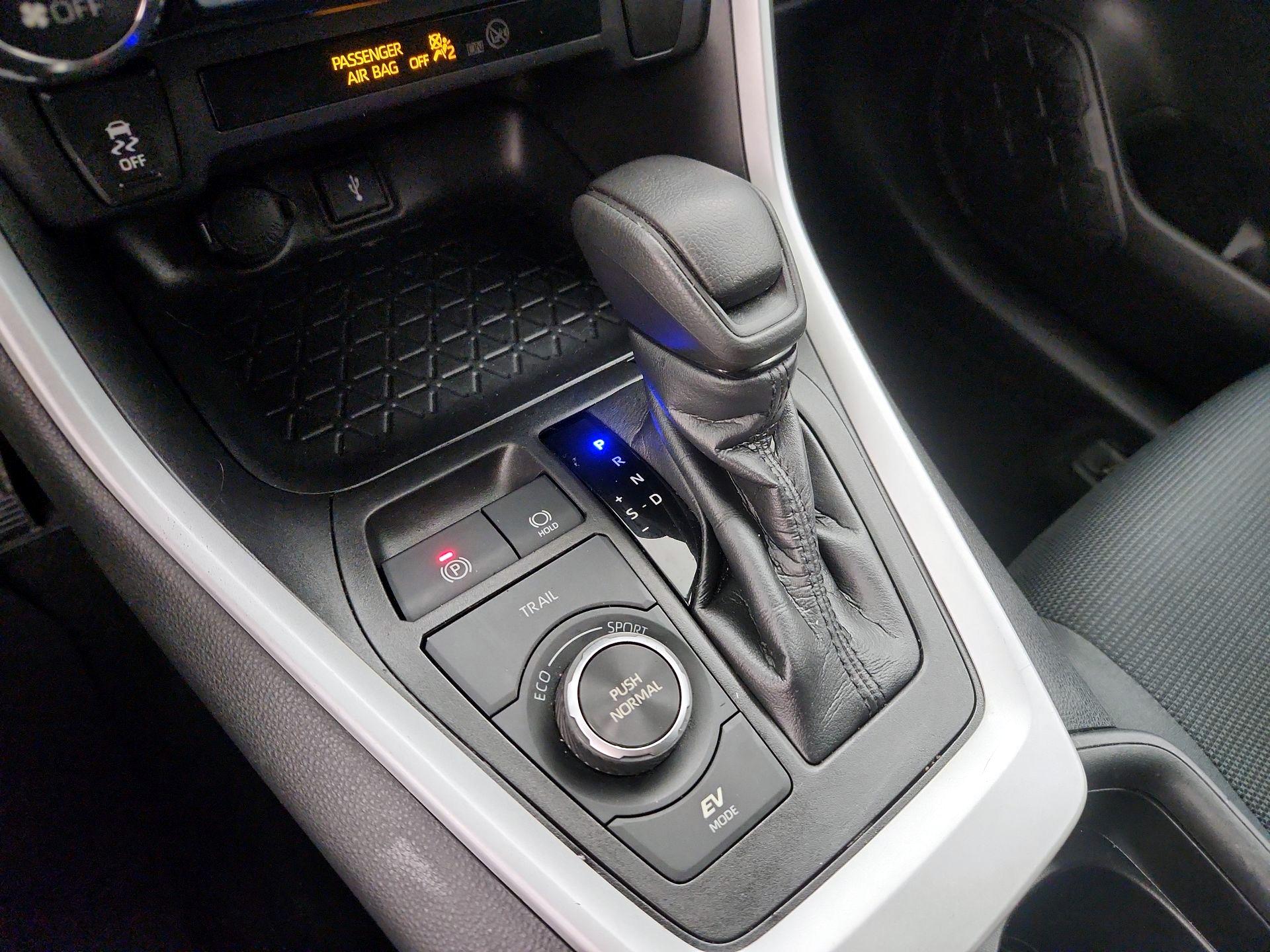 Thumbnail: 2021 Toyota RAV4 - 17