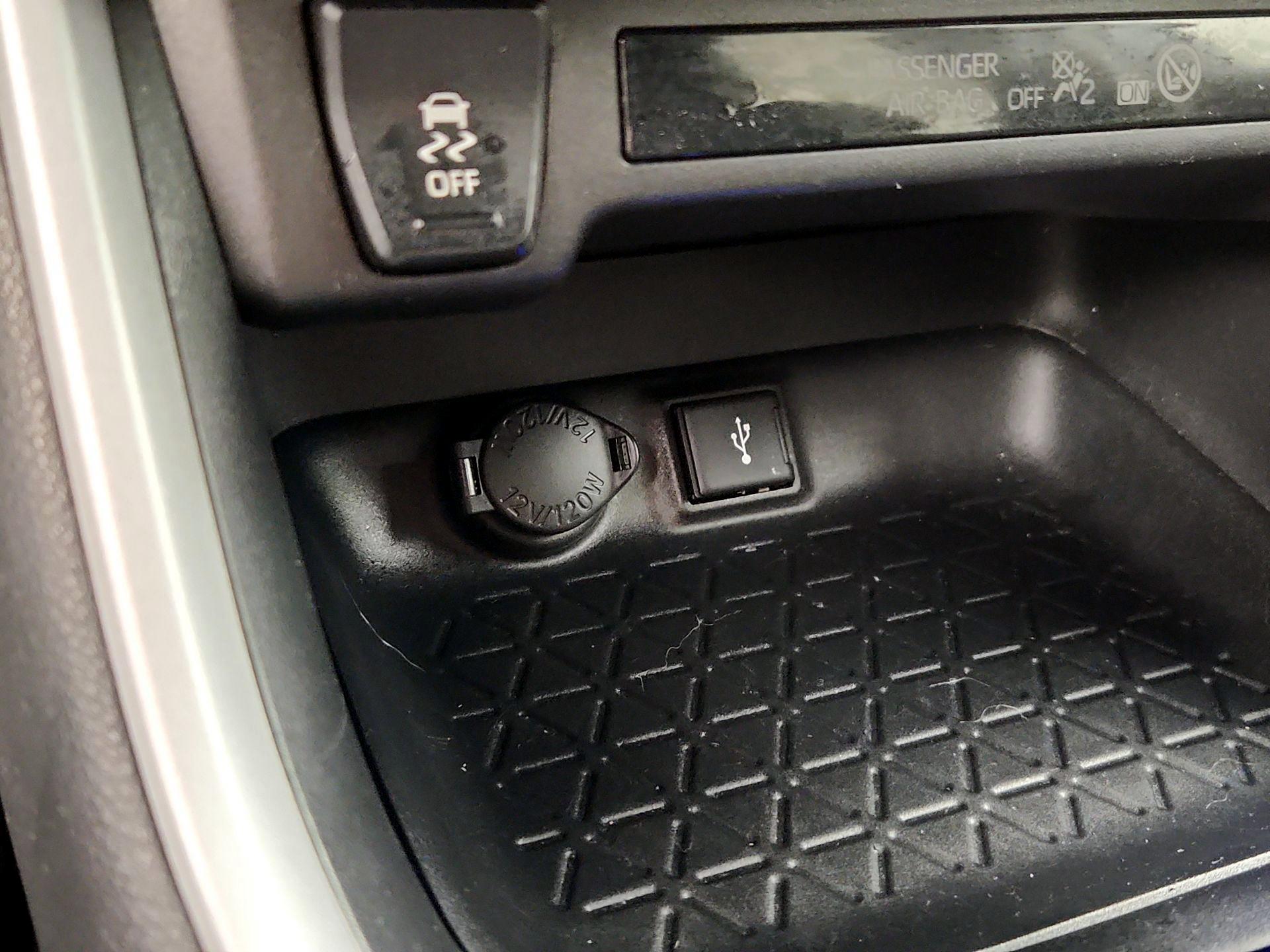 Thumbnail: 2021 Toyota RAV4 - 18