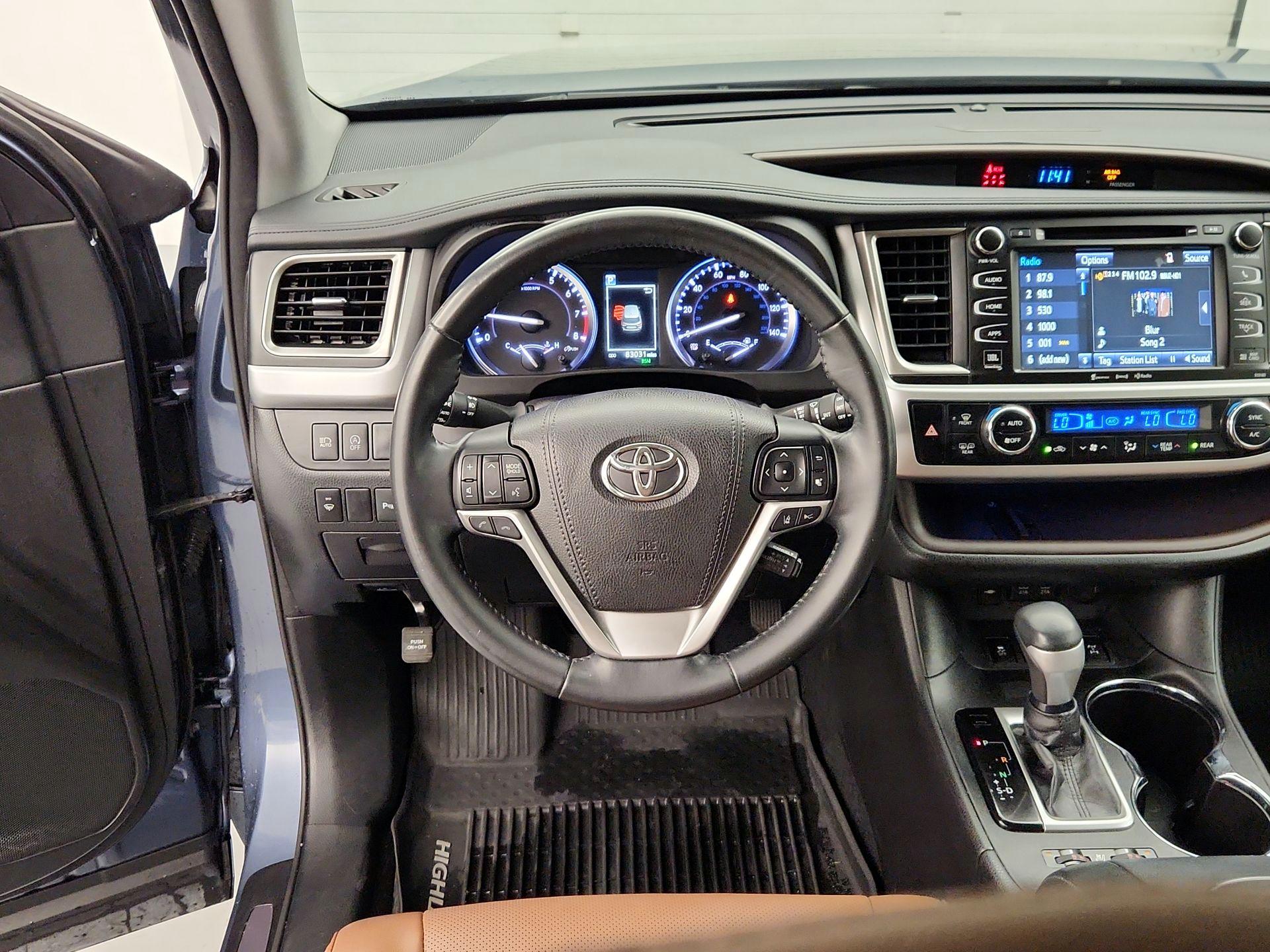 Thumbnail: 2017 Toyota Highlander - 10