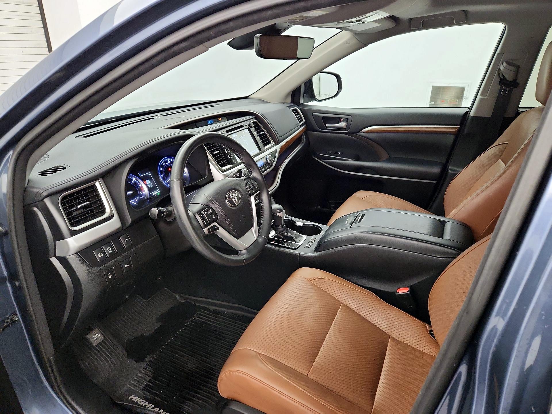 Thumbnail: 2017 Toyota Highlander - 11