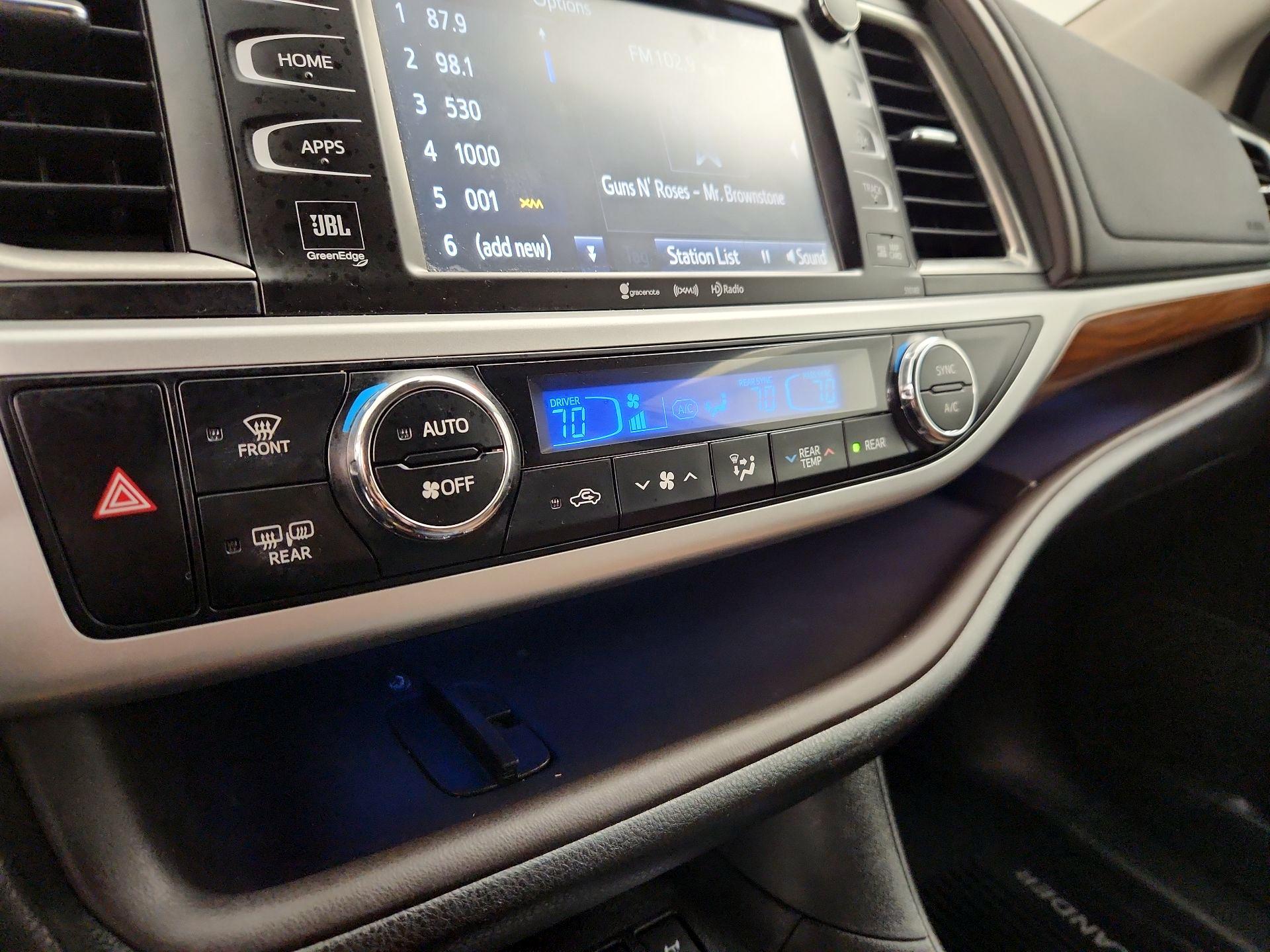 Thumbnail: 2017 Toyota Highlander - 16