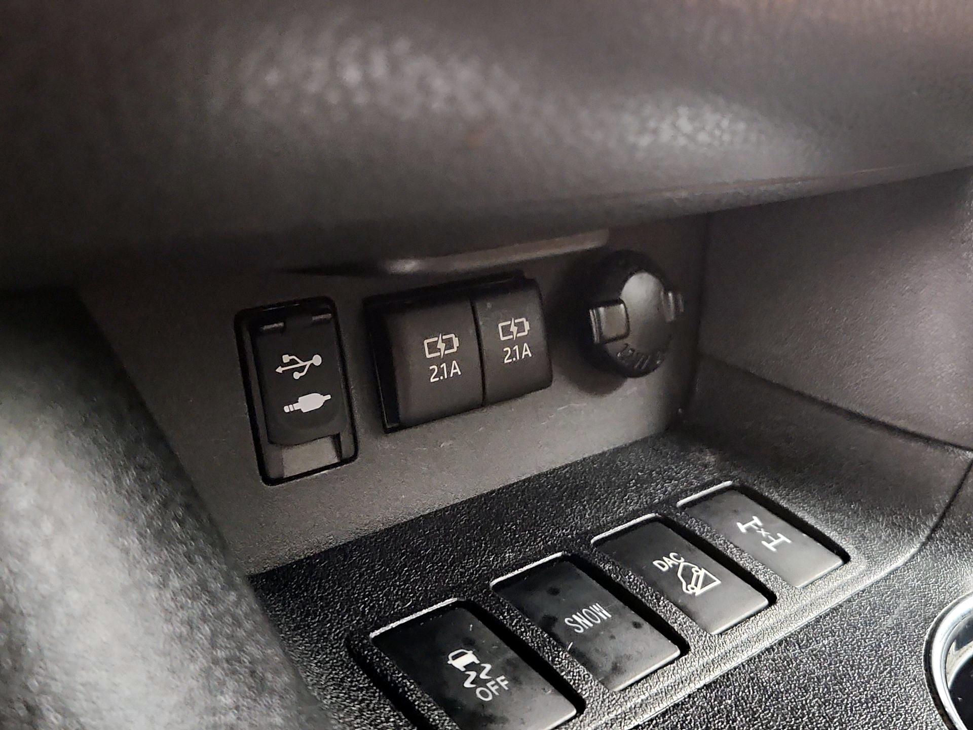 Thumbnail: 2017 Toyota Highlander - 18