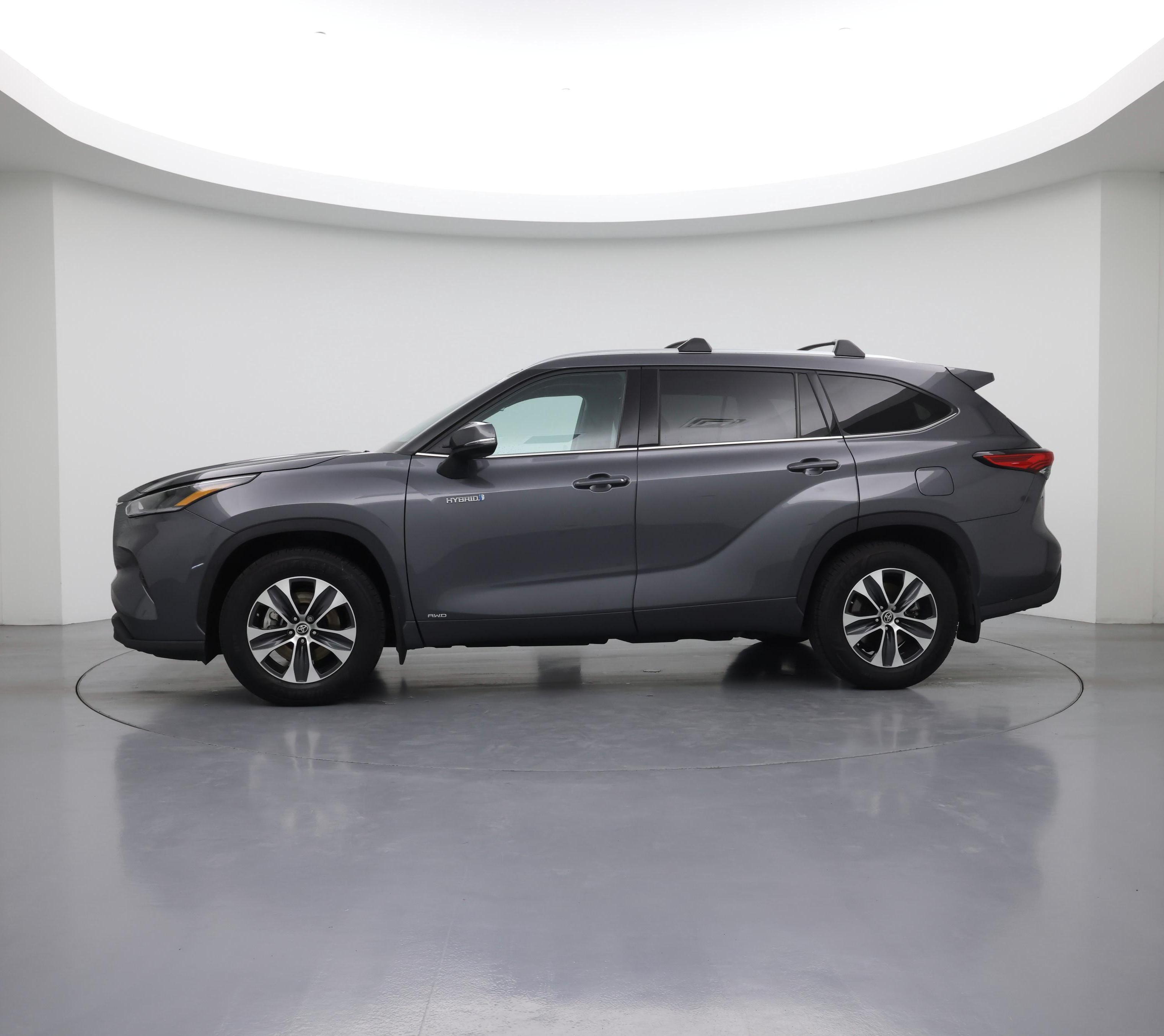 Thumbnail: 2021 Toyota Highlander - 3