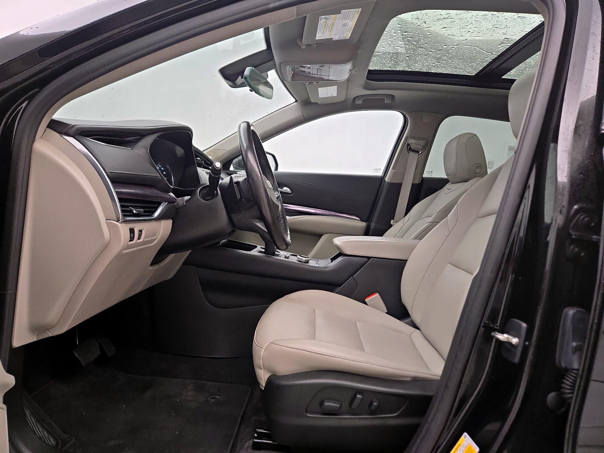 Thumbnail: 2023 Cadillac XT4 - 11