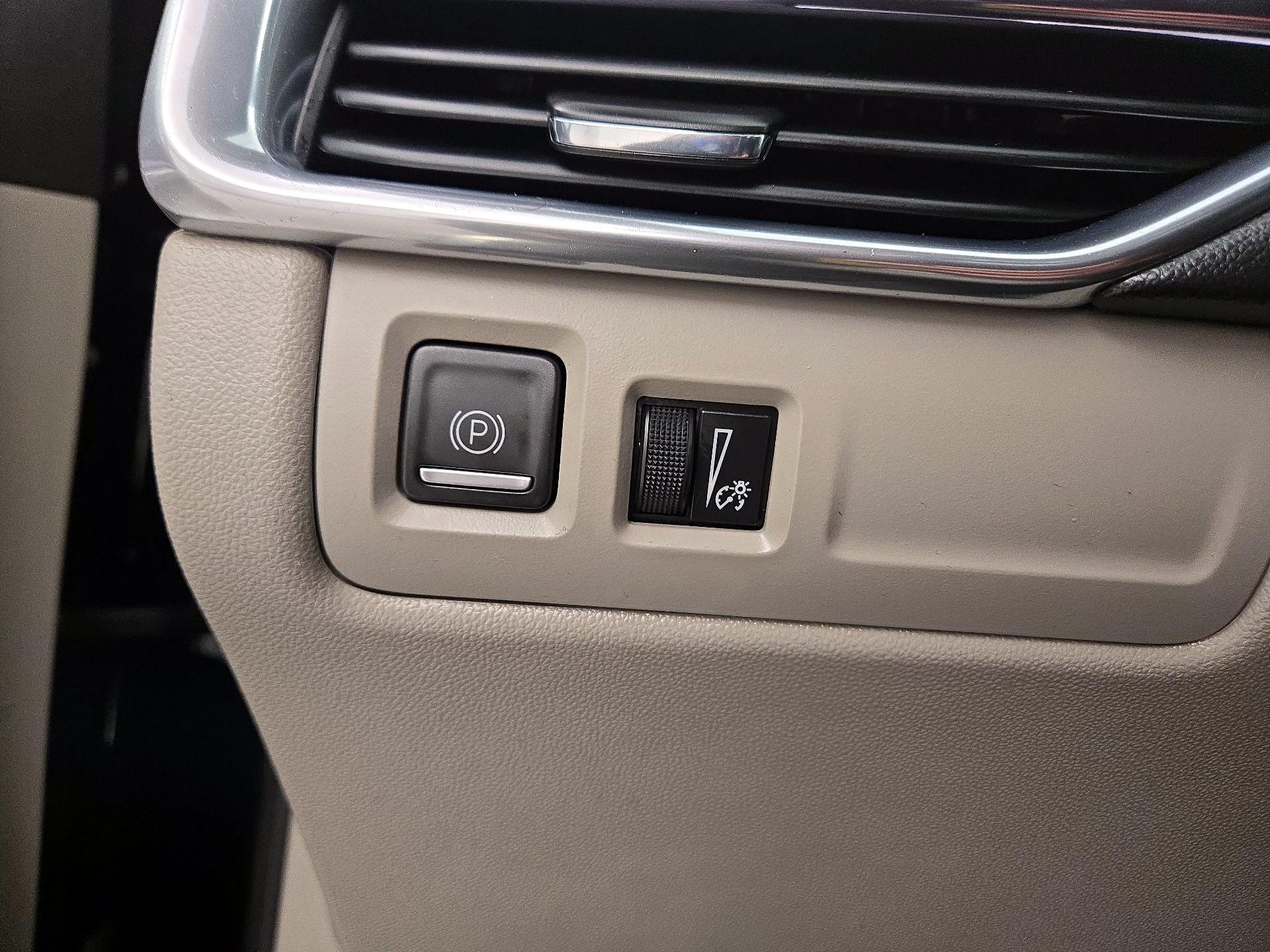 Thumbnail: 2023 Cadillac XT4 - 13