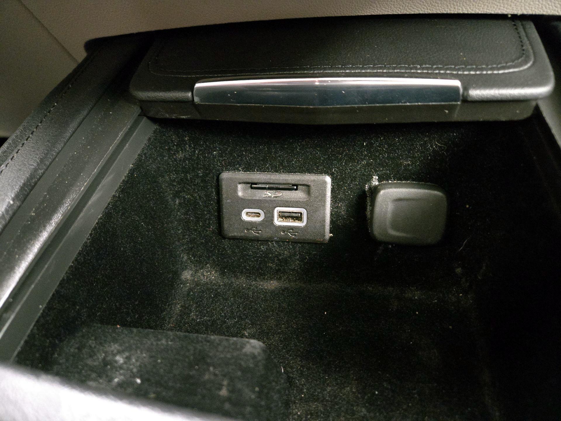 Thumbnail: 2023 Cadillac XT4 - 19