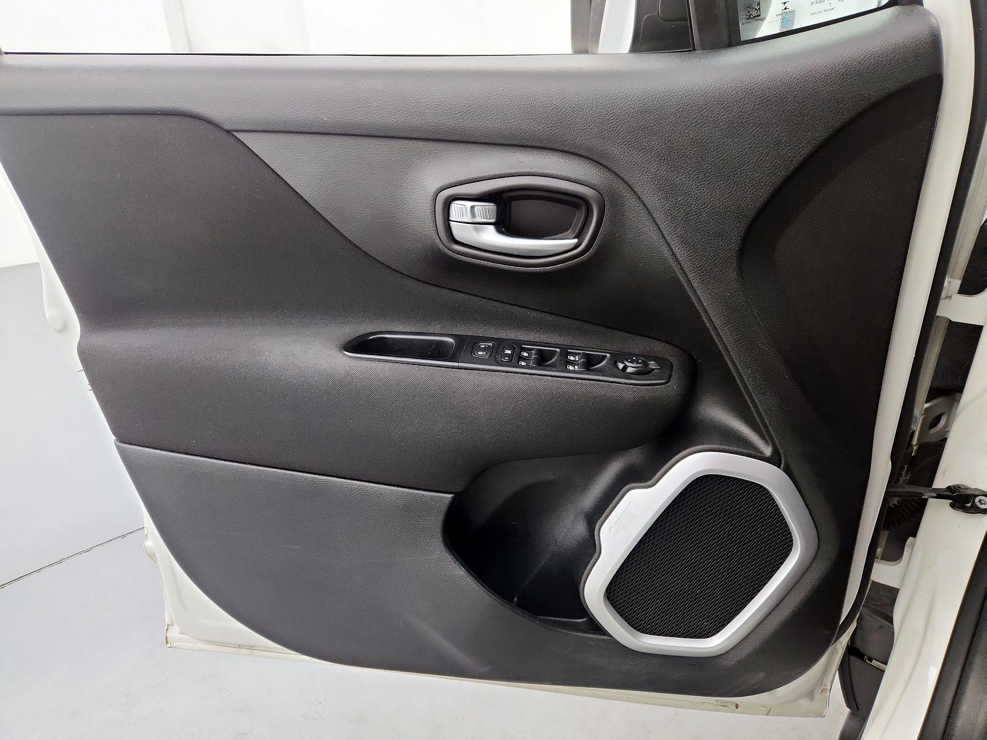 Thumbnail: 2018 Jeep Renegade - 12