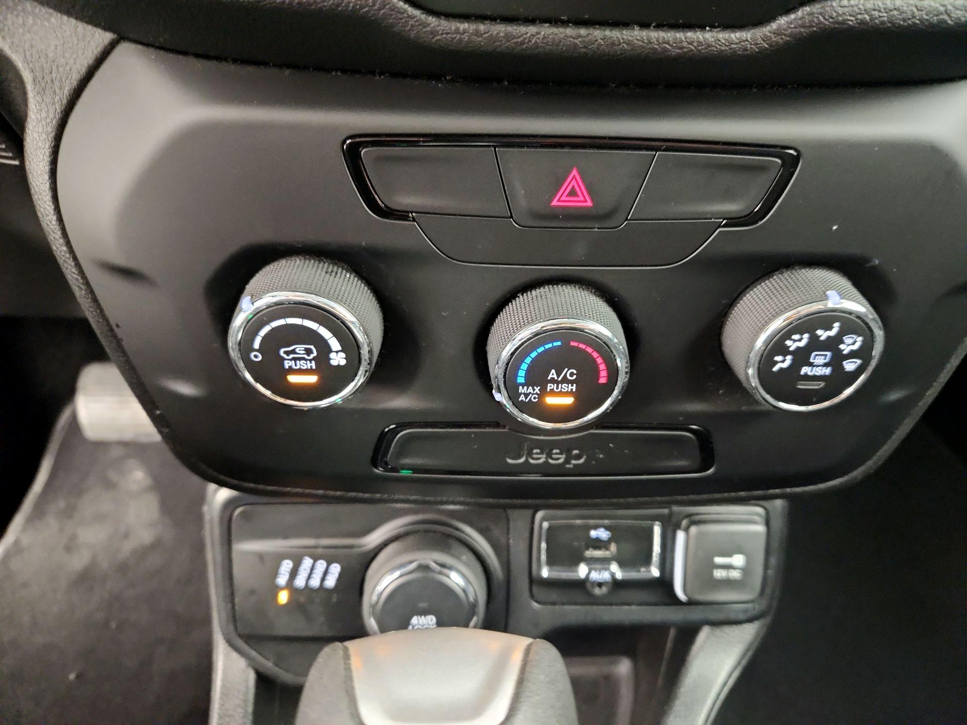 Thumbnail: 2018 Jeep Renegade - 16