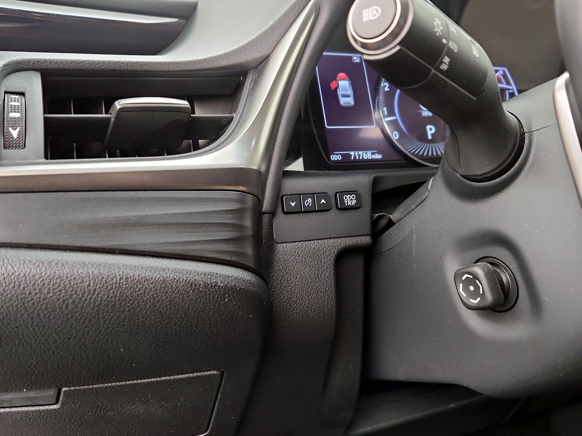 Thumbnail: 2019 Lexus ES - 13