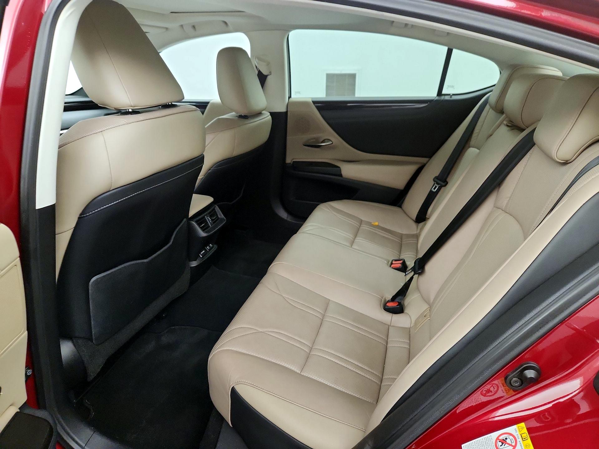 Thumbnail: 2019 Lexus ES - 19