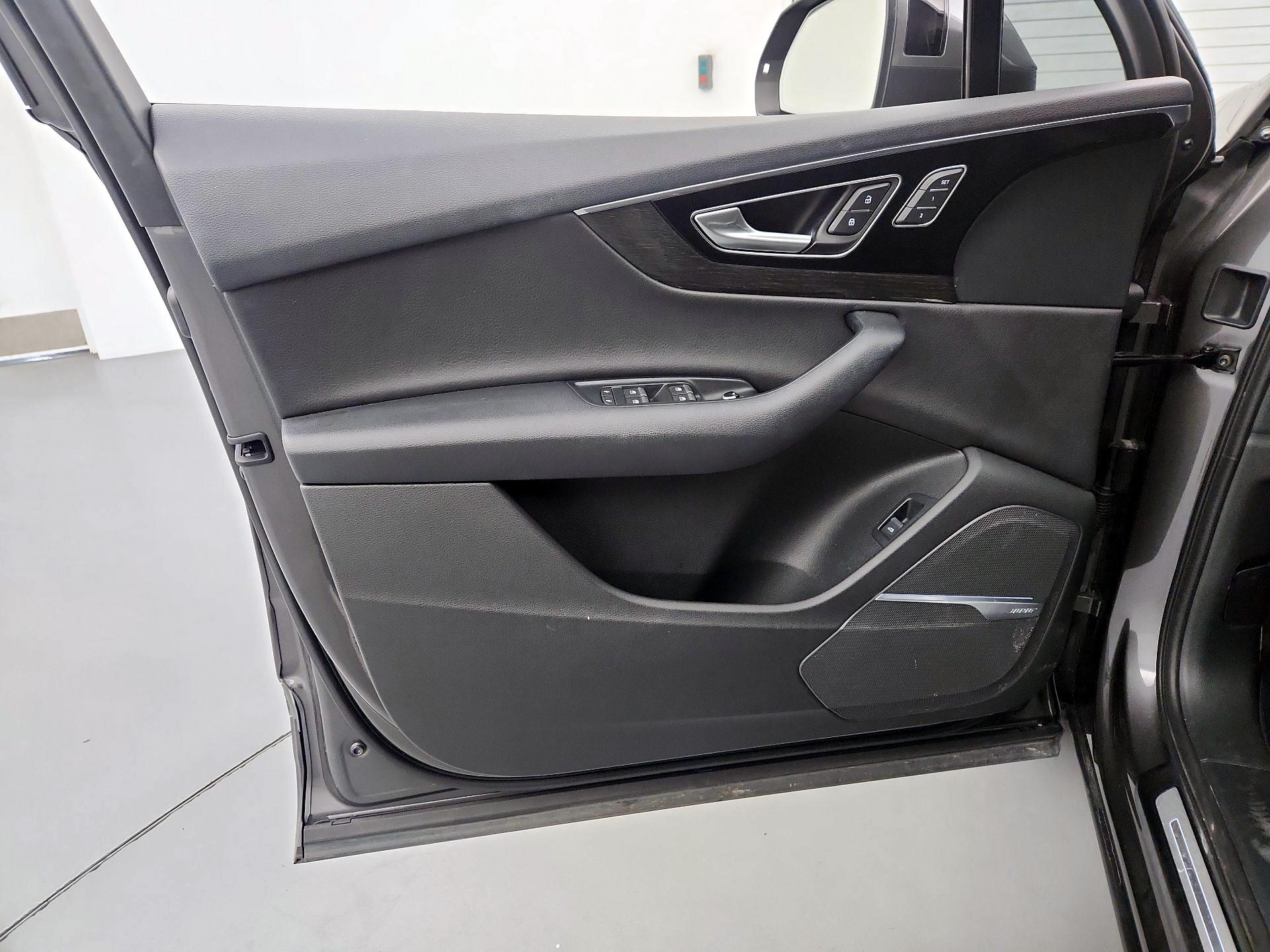 Thumbnail: 2019 Audi Q7 - 12