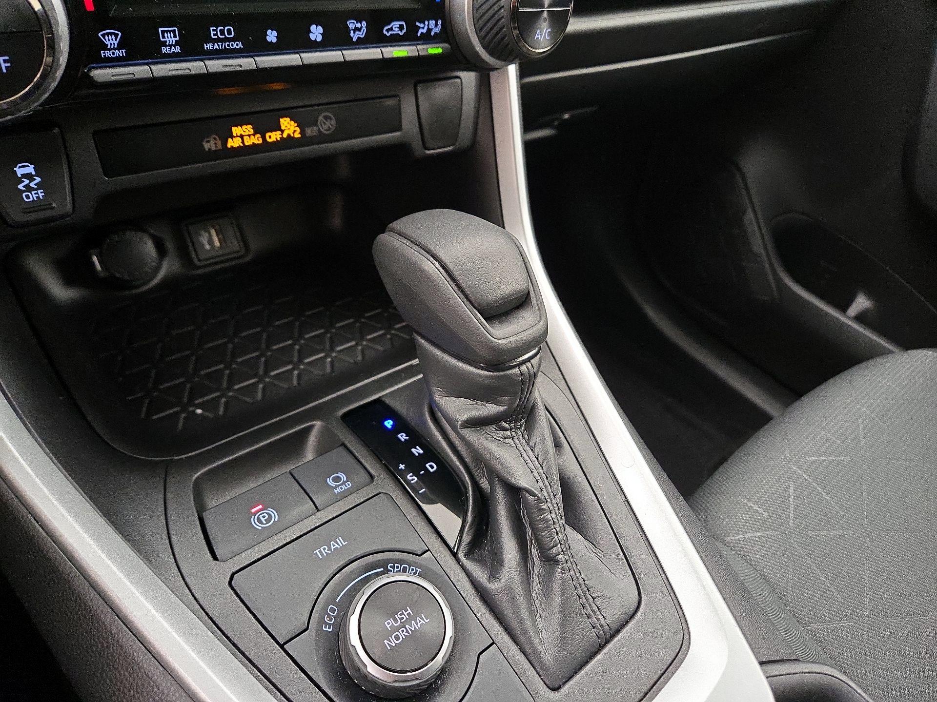 Thumbnail: 2024 Toyota RAV4 - 17