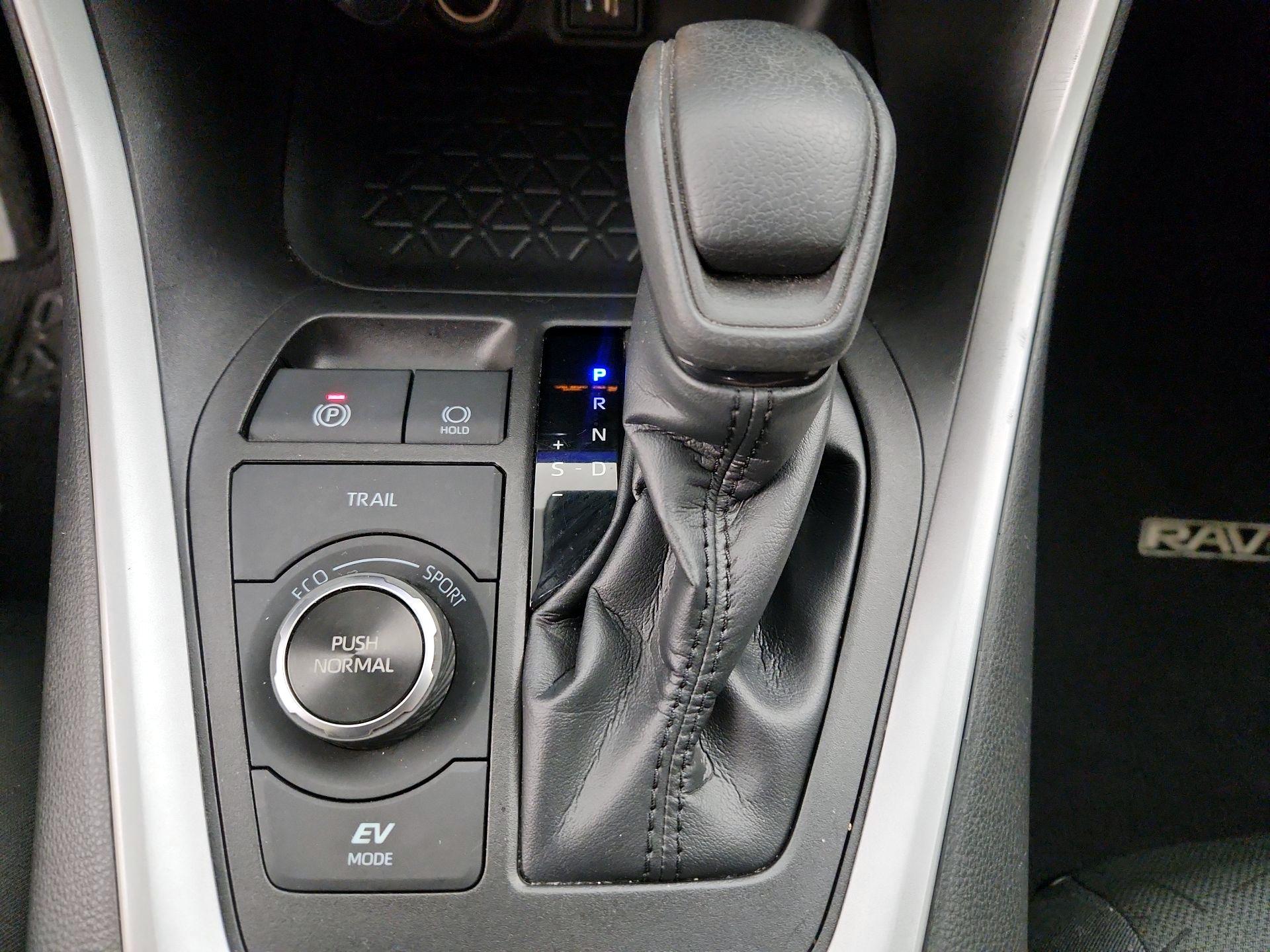 Thumbnail: 2023 Toyota RAV4 - 17