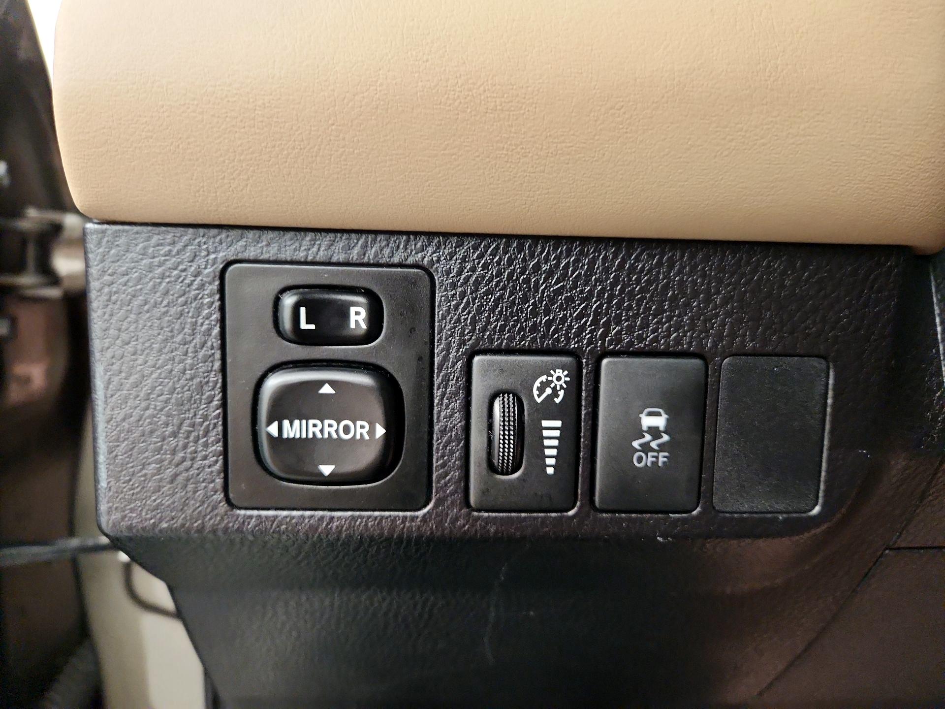 Thumbnail: 2014 Toyota RAV4 - 13