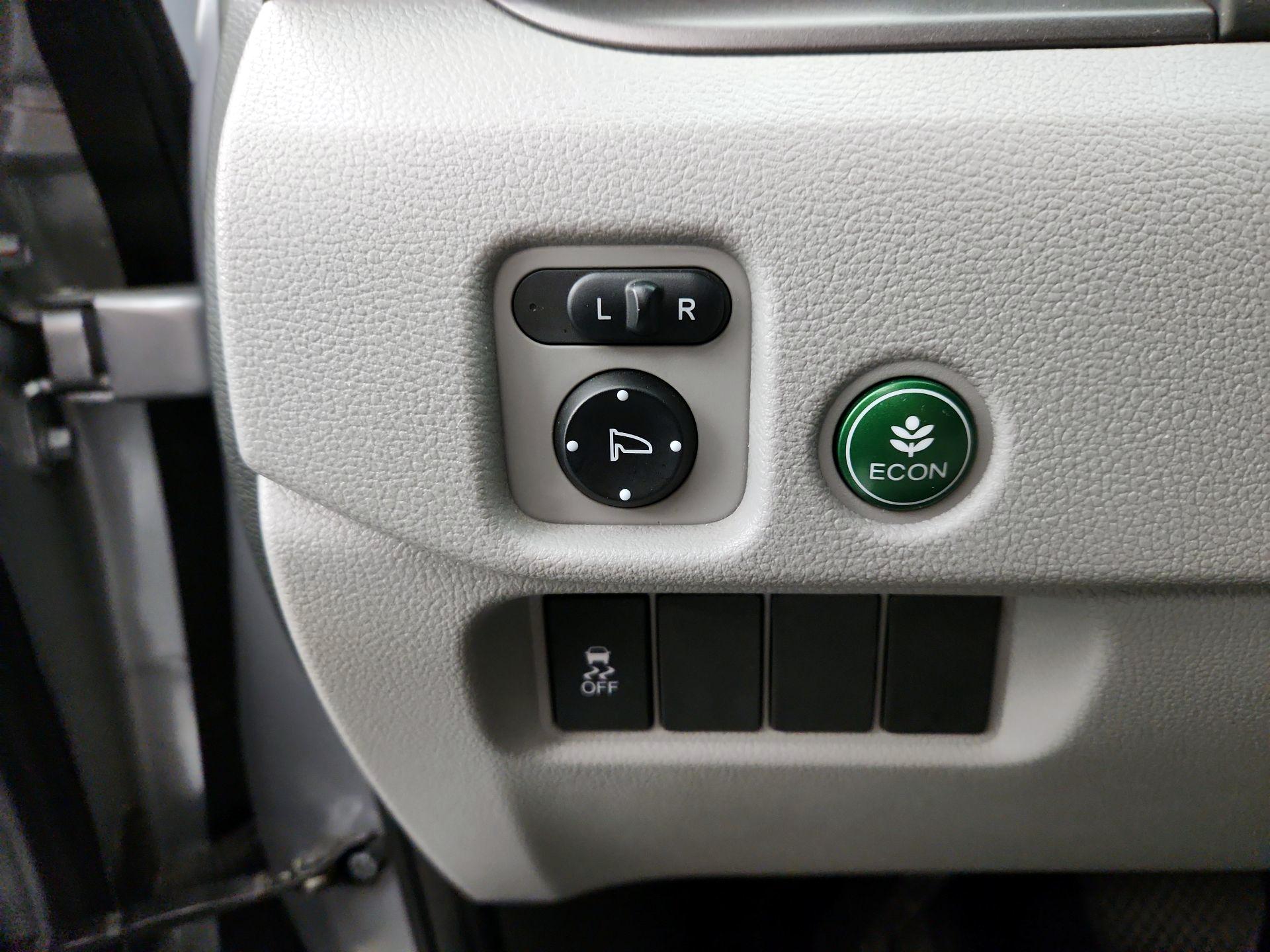 Thumbnail: 2017 Honda Pilot - 13