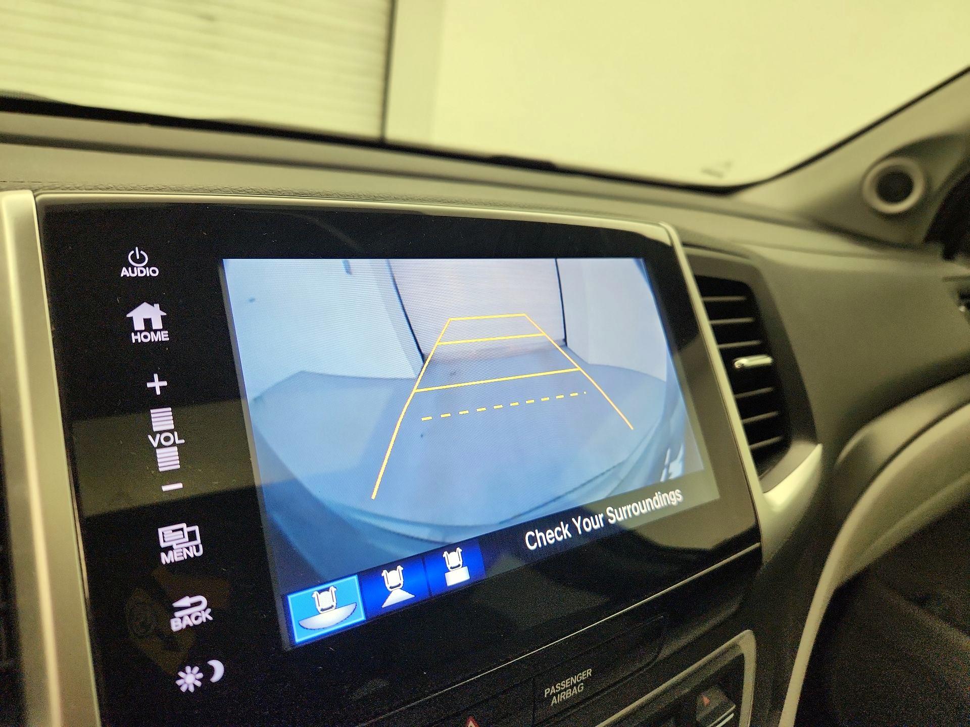 Thumbnail: 2017 Honda Pilot - 14