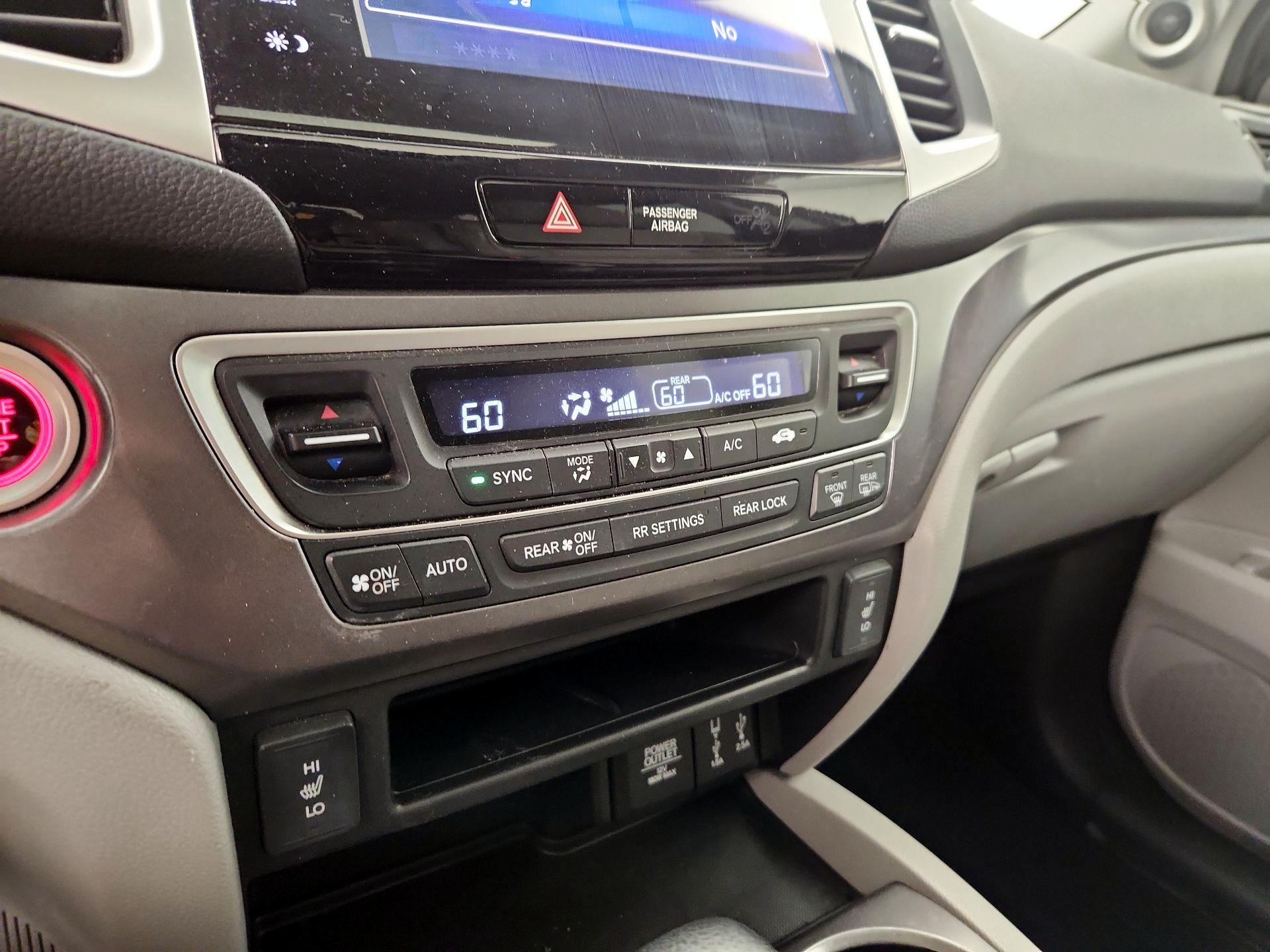 Thumbnail: 2017 Honda Pilot - 16