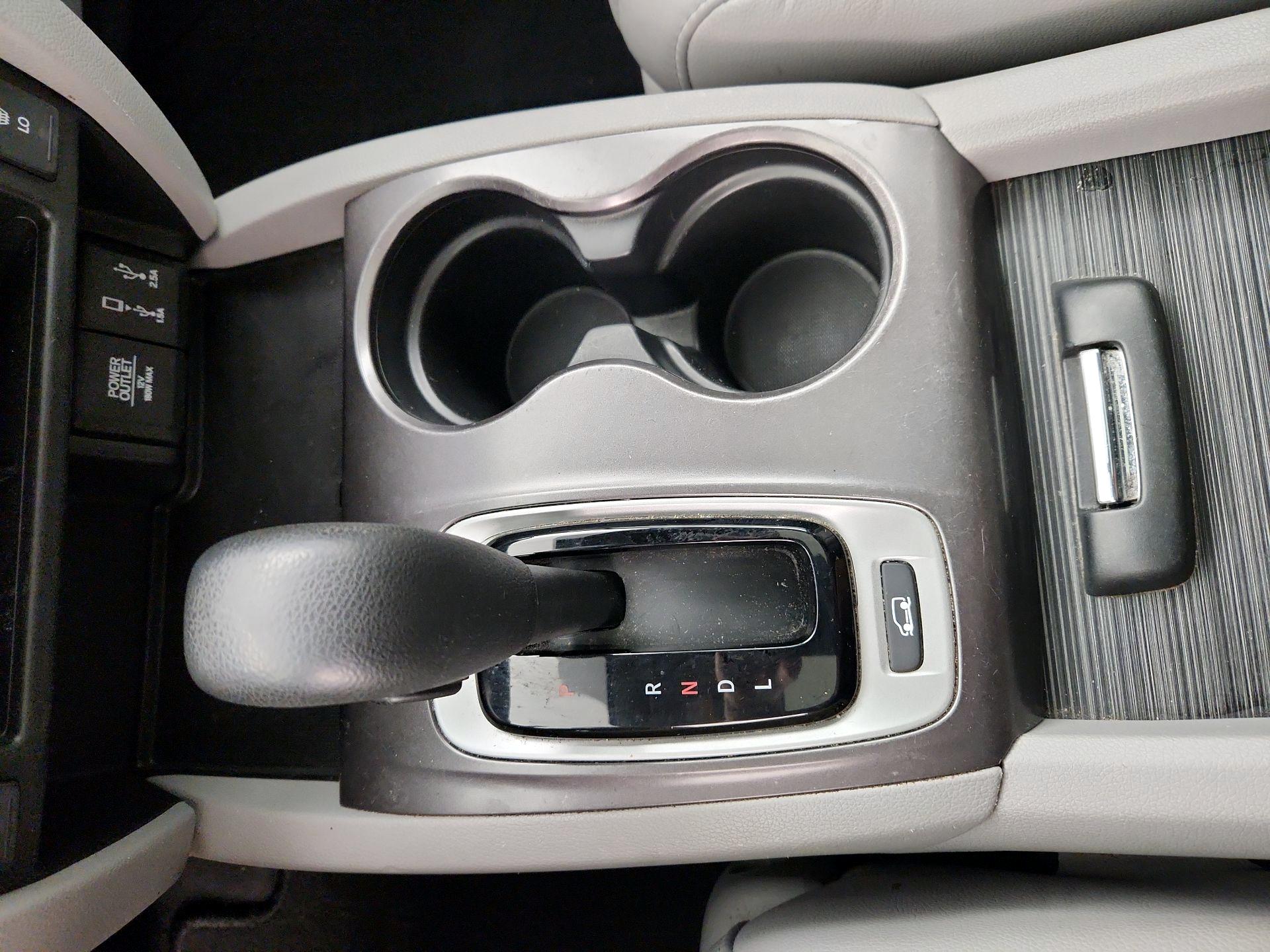 Thumbnail: 2017 Honda Pilot - 17