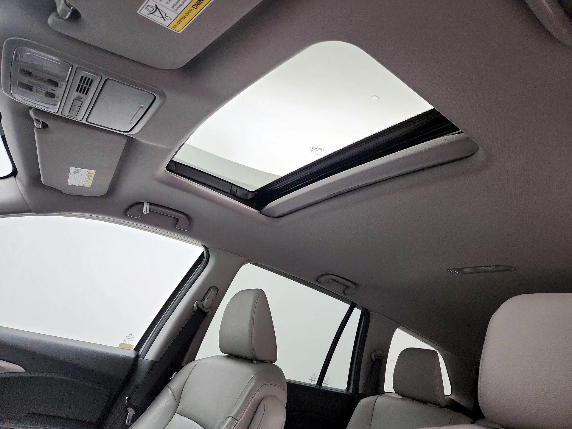 Thumbnail: 2017 Honda Pilot - 19