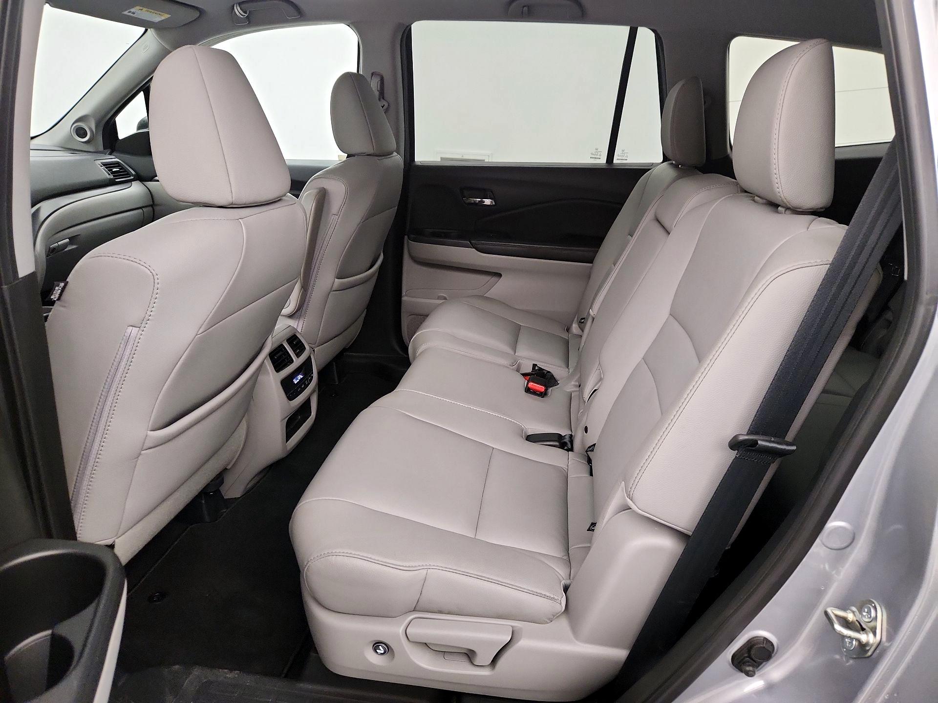 Thumbnail: 2017 Honda Pilot - 20